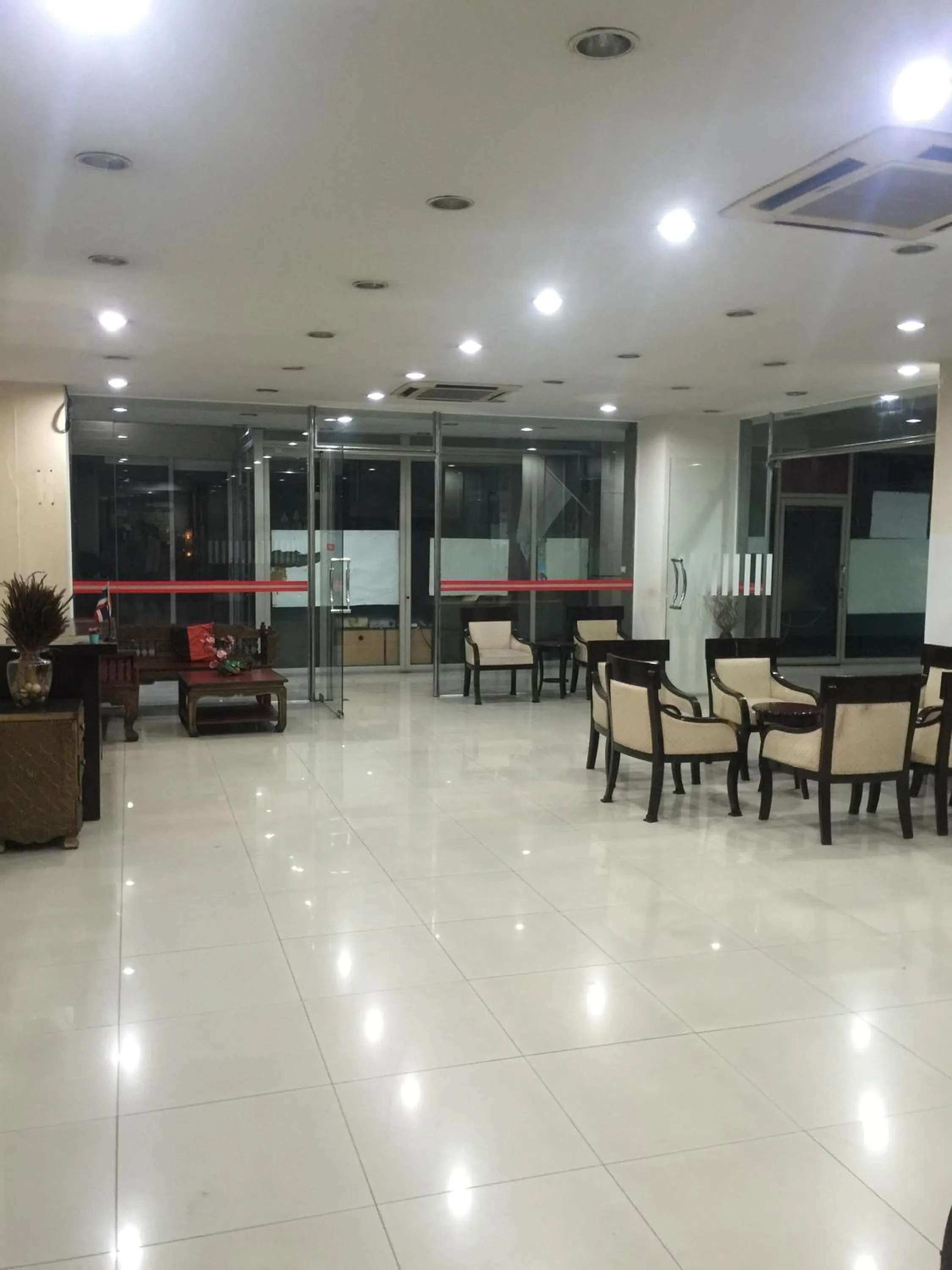 Lobby or reception in Mall Suites Hotel
