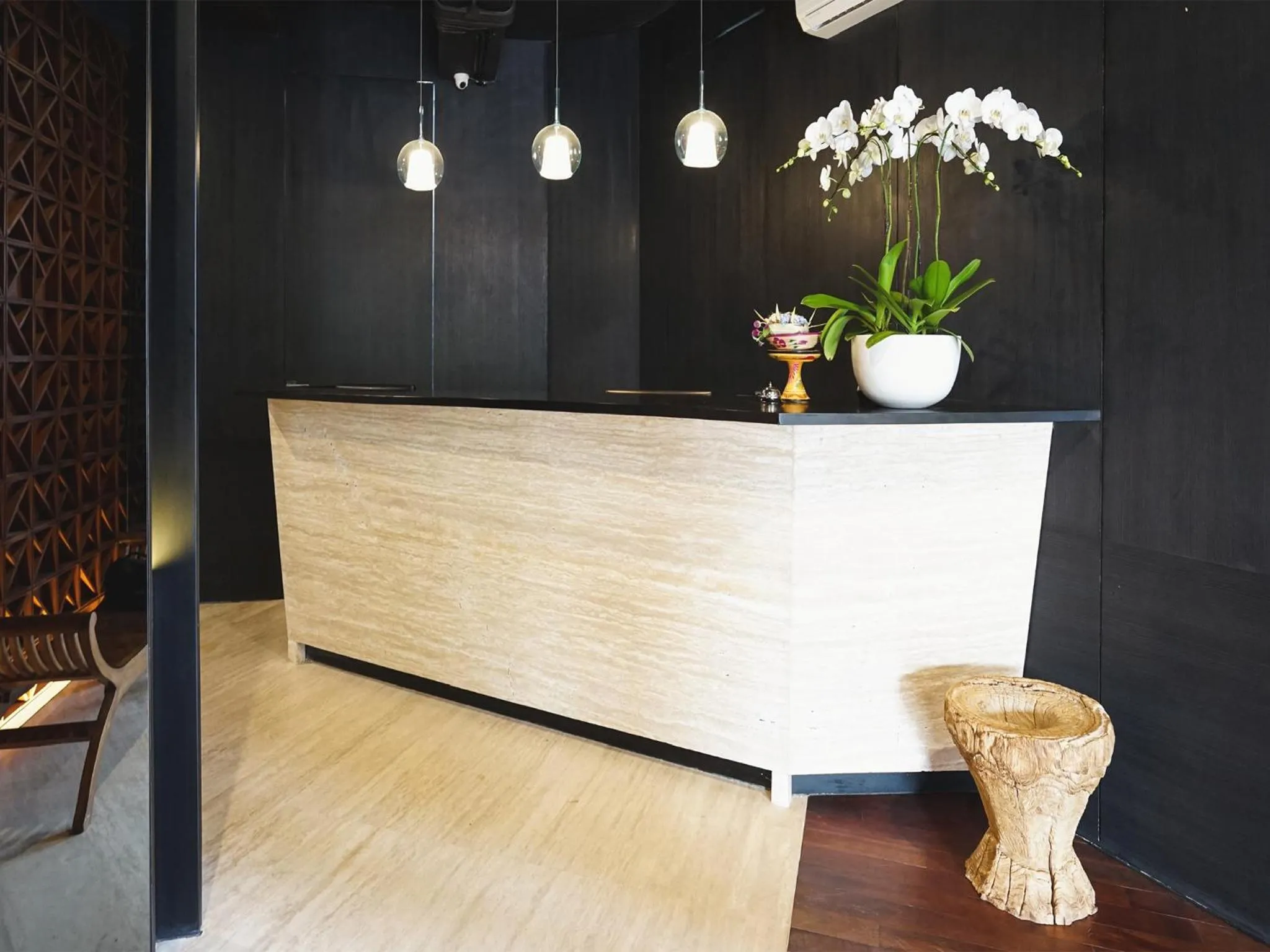 Lobby or reception in J Hotel Kuta