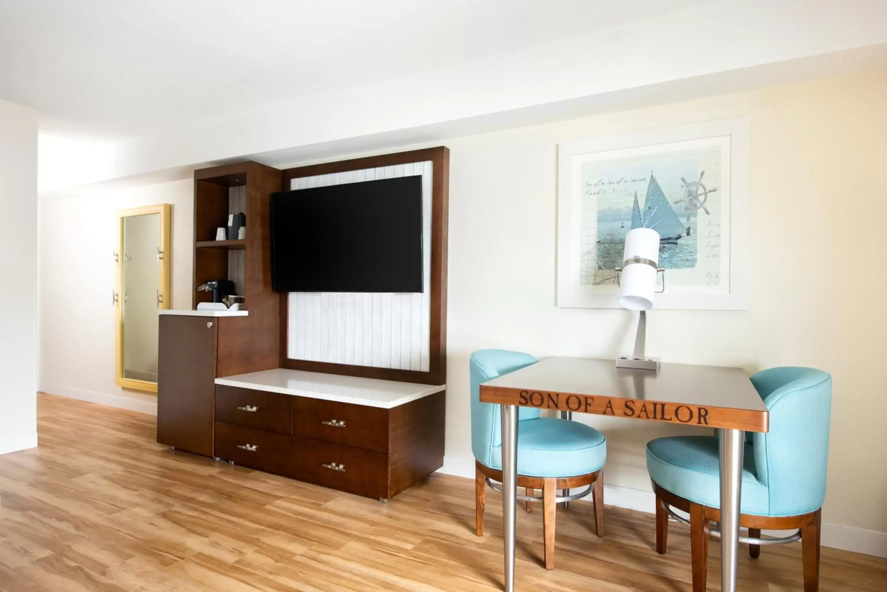 King Room with Two King Beds - Lake View in Margaritaville Lake Resort Lake of the Ozarks King Room with Two King Beds - Lake View in Margaritaville Lake Resort Lake of the Ozarks