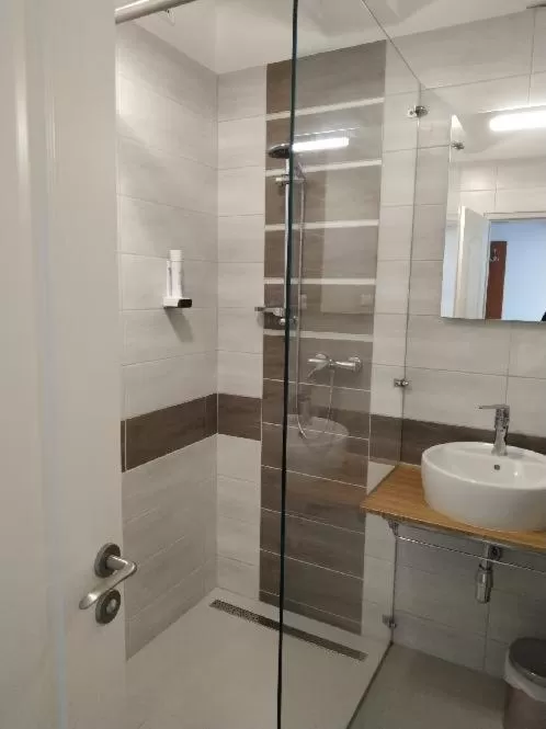 Bathroom in Motel Vega