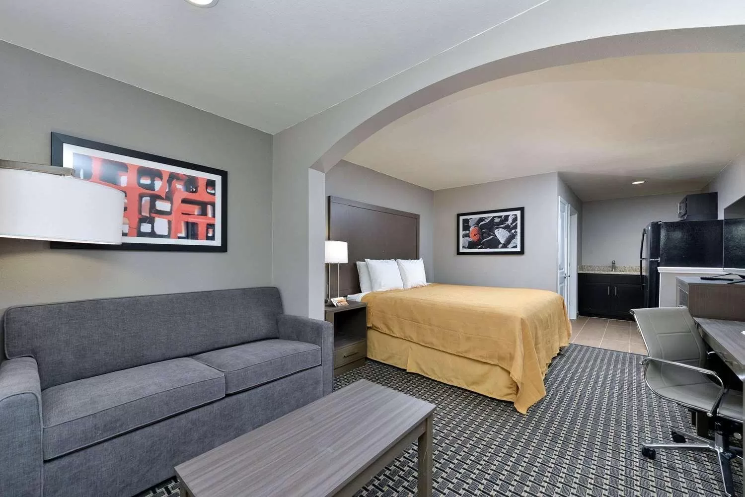 Bed in Scottish Inn & Suites Cotulla, TX