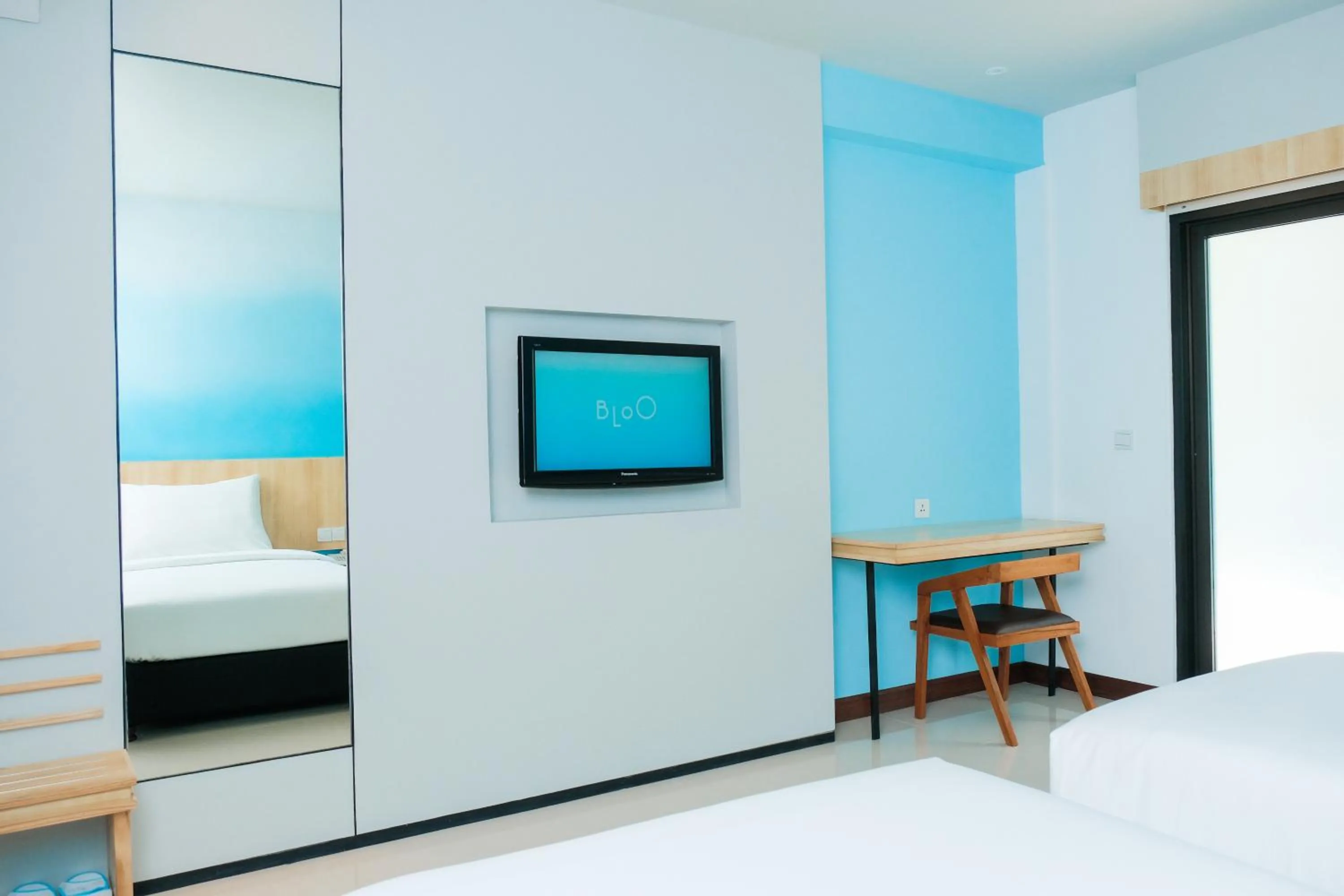 TV and multimedia, Bed in Bloo Bali Hotel