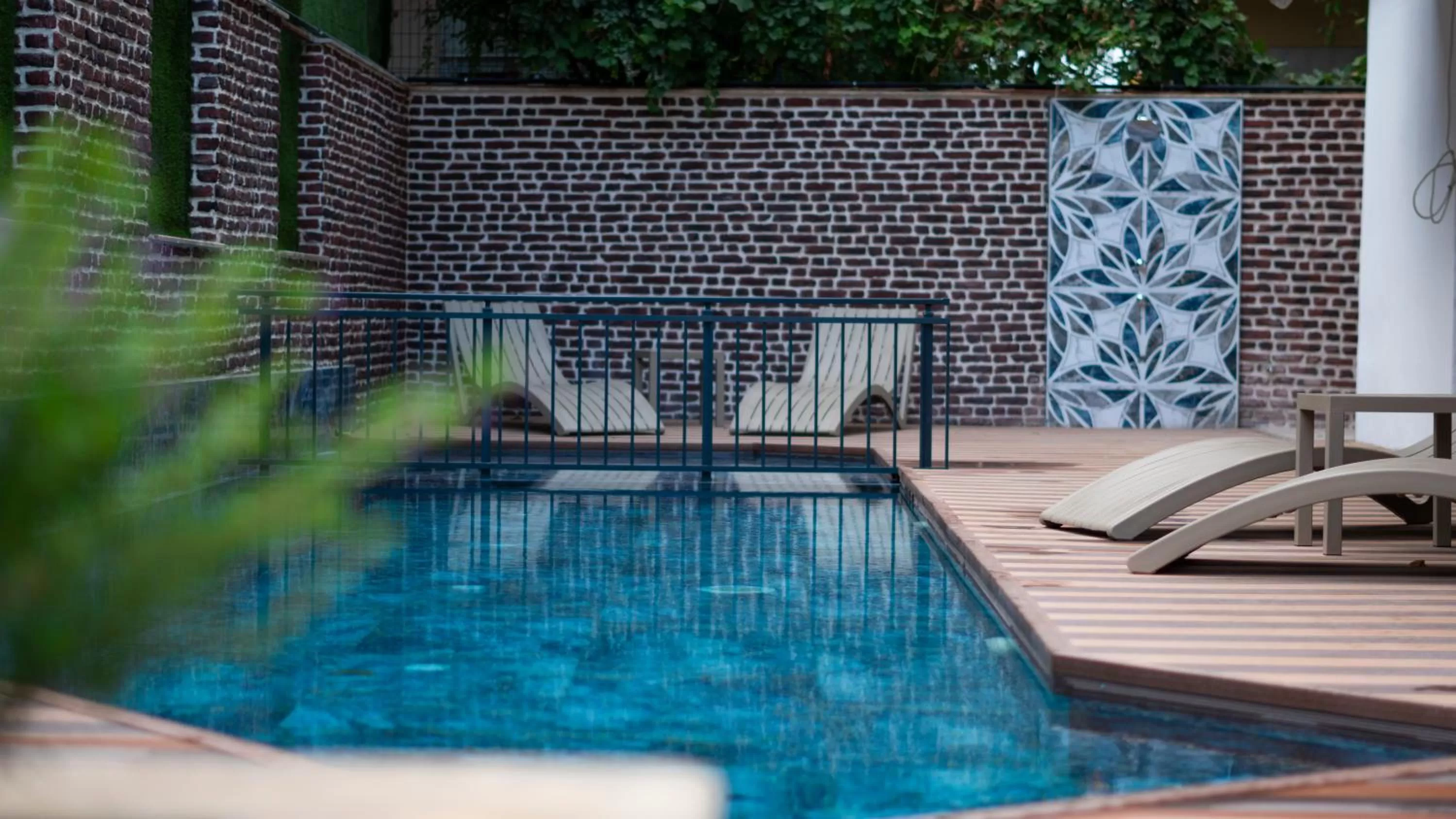 Swimming Pool in Estera Hotel Silent