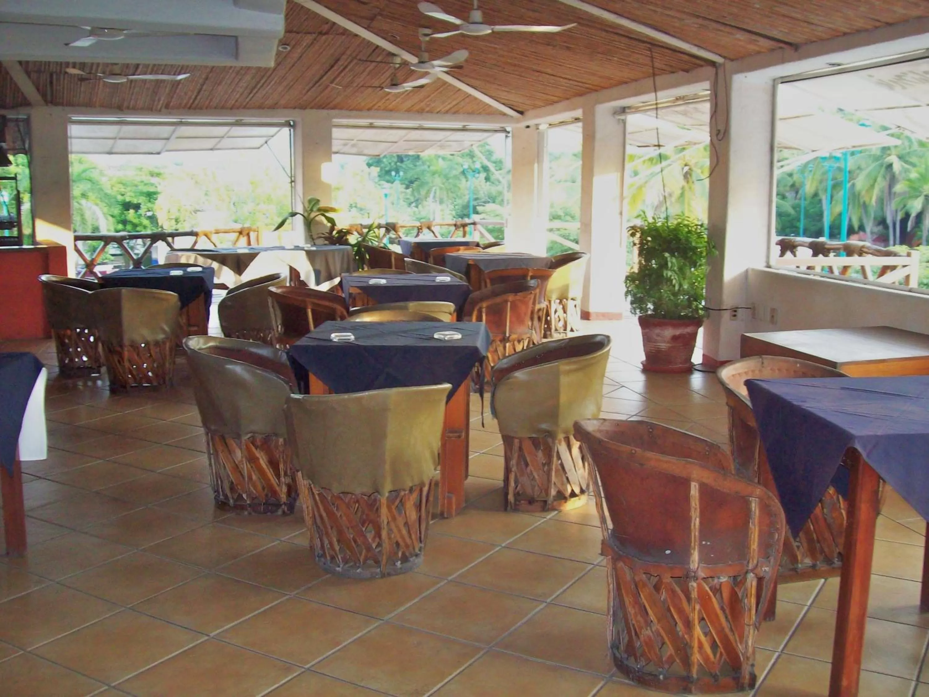 Restaurant/places to eat in Hotel Suites Ixtapa Plaza