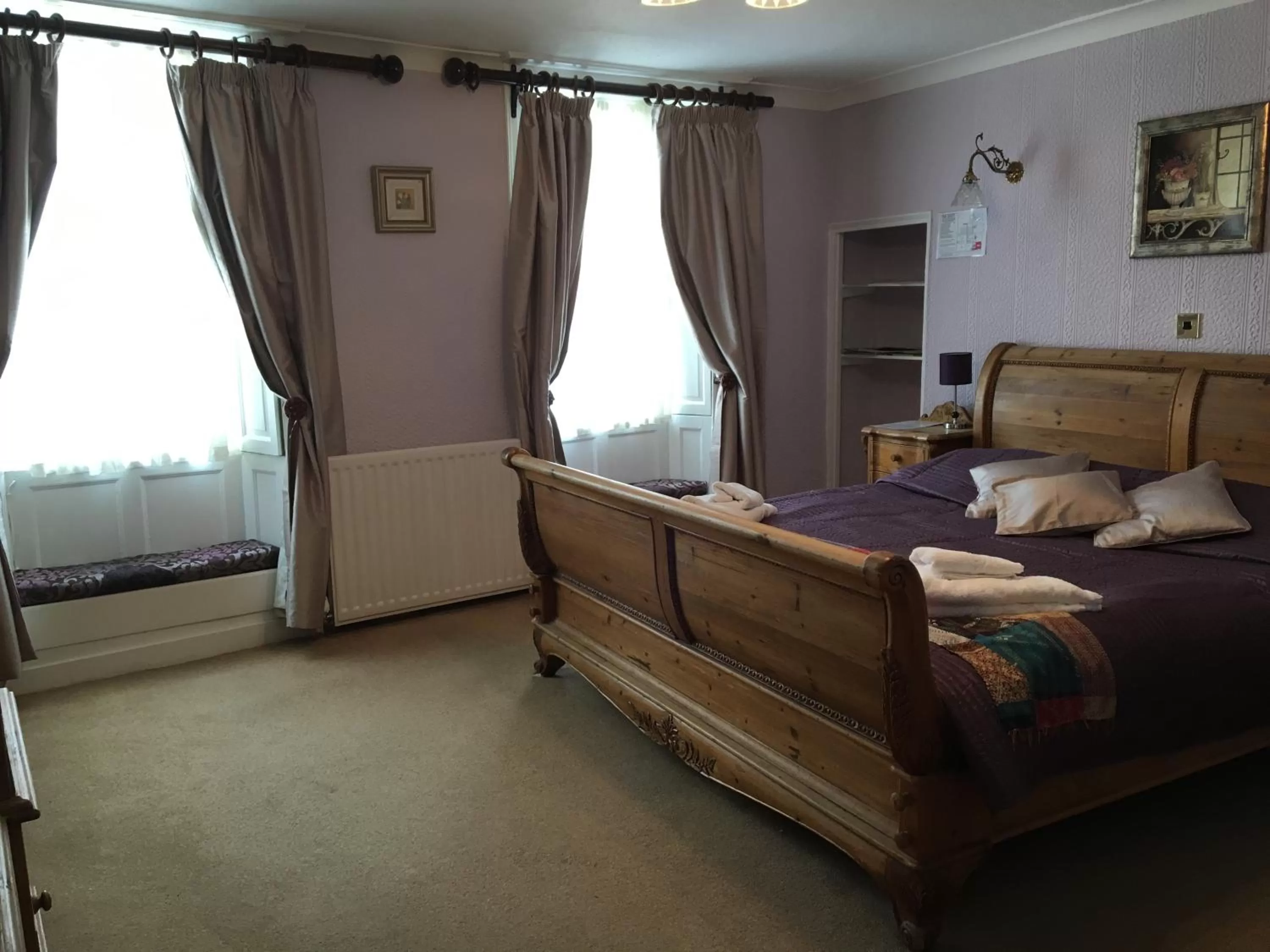 Day, Bed in The Old Well Inn