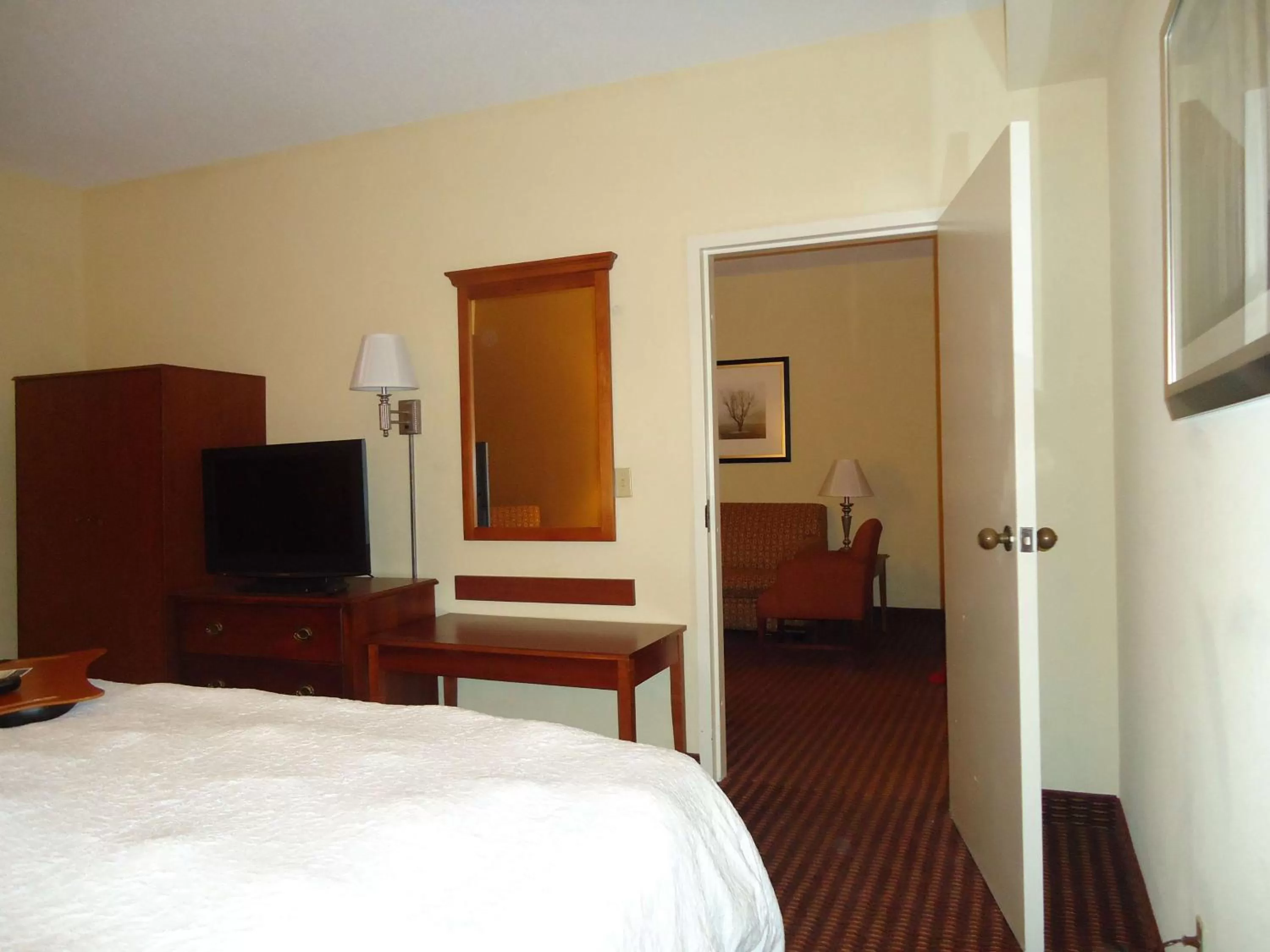 Bedroom, Bed in Hampton Inn Baltimore/Glen Burnie