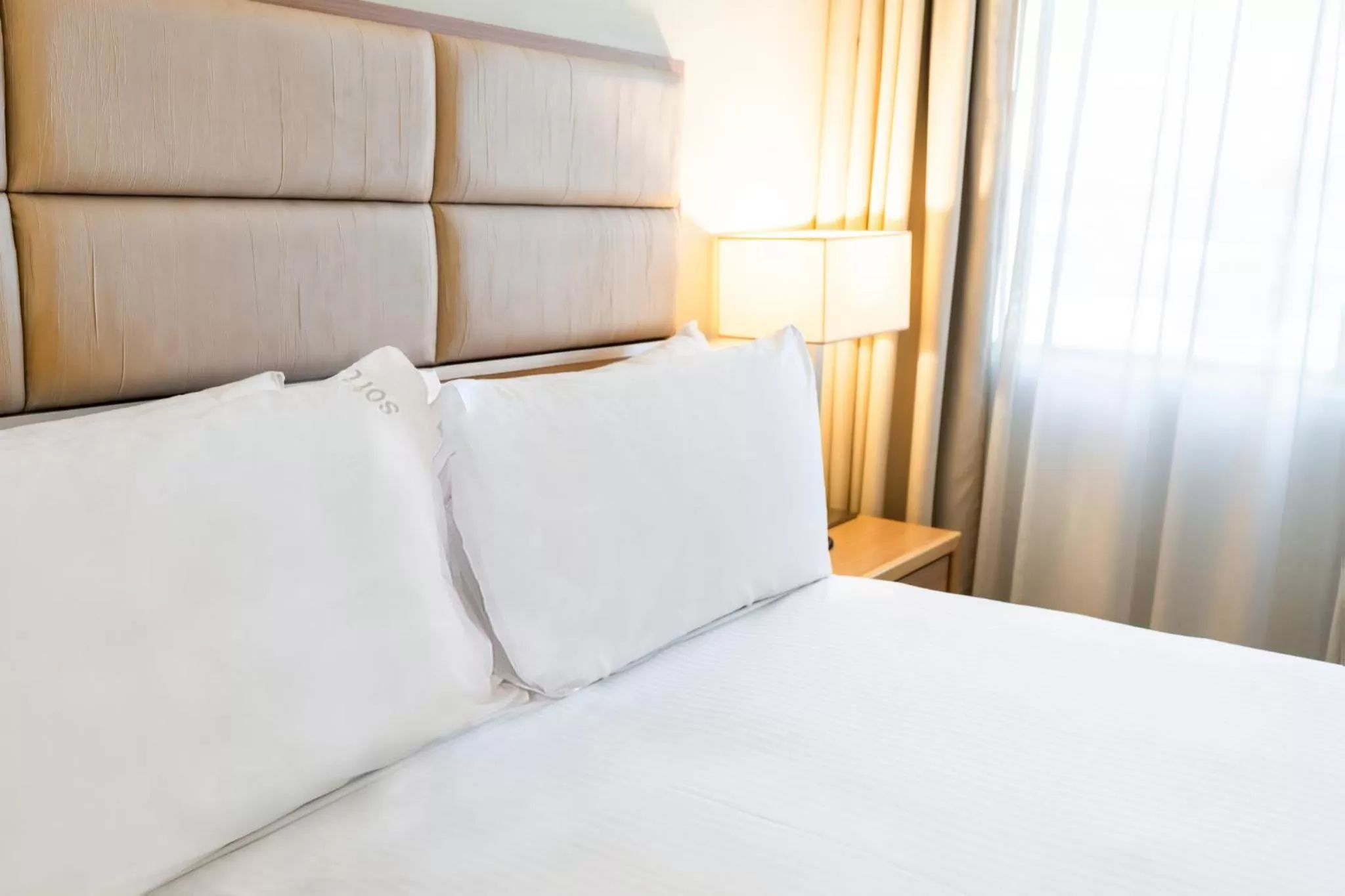 Photo of the whole room, Bed in Holiday Inn Parramatta by IHG