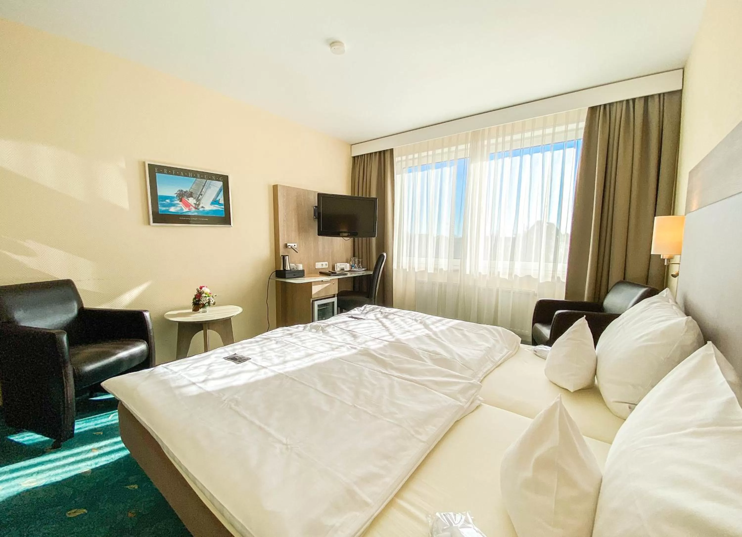 Photo of the whole room, Bed in Hotel-Restaurant Vier Linden