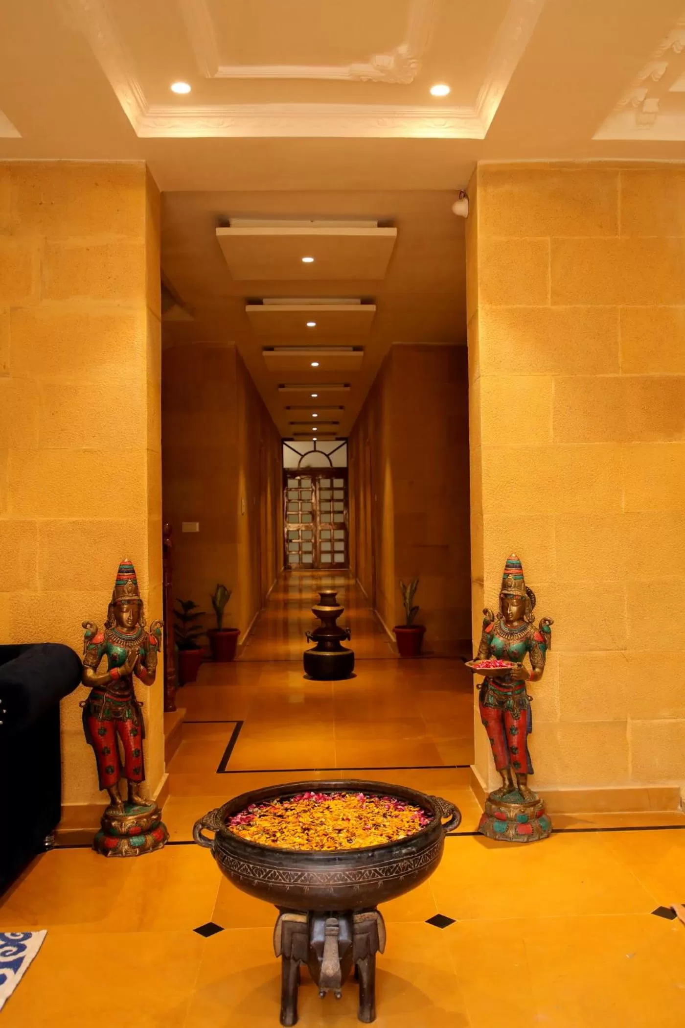 Living room, Lobby/Reception in Treebo Trend Chandrangan Excellency