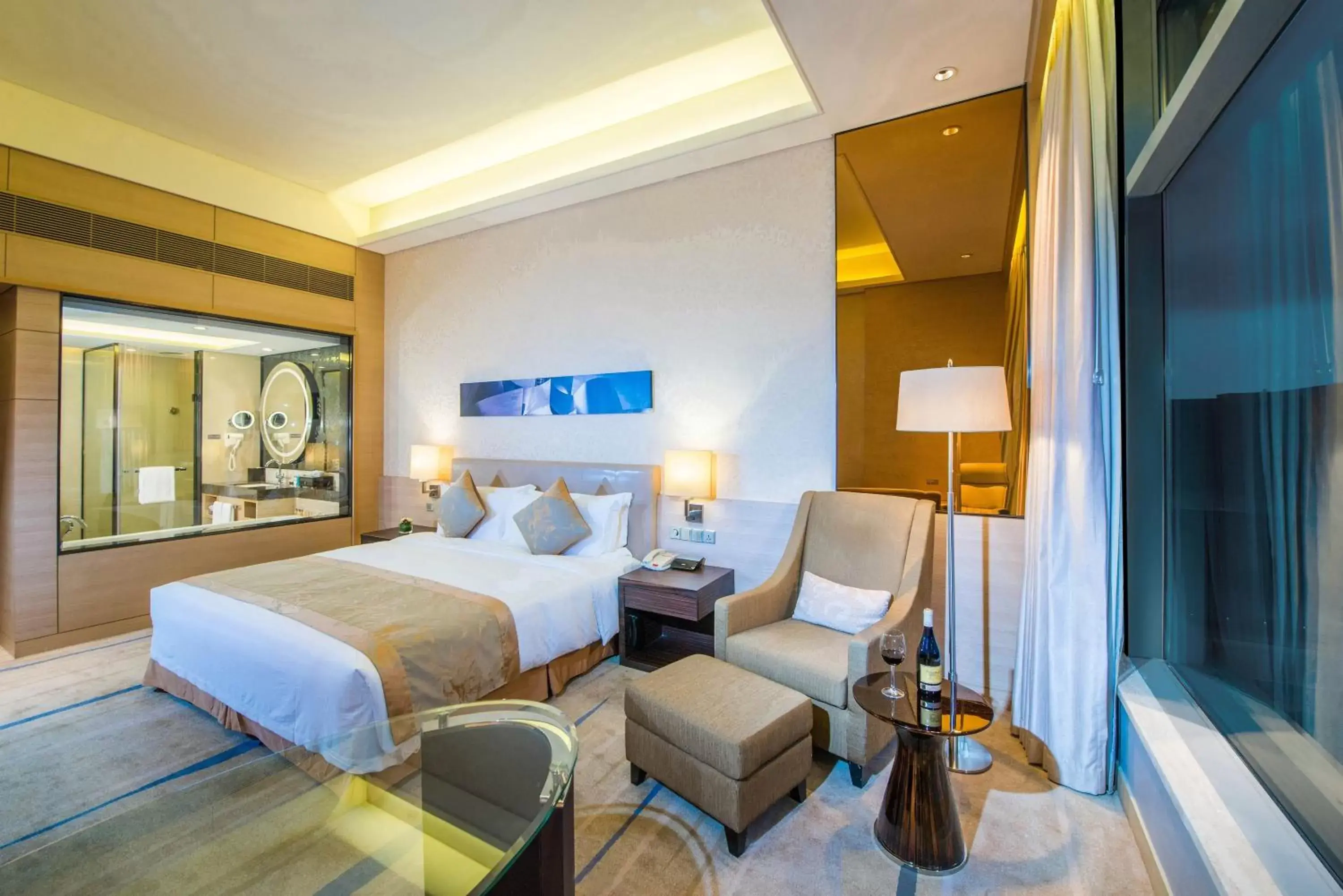 Standard King Room in Crowne Plaza Guangzhou Huadu by IHG - Free Shuttle bus between hotel to Exhibition Center During Canton Fair Standard King Room in Crowne Plaza Guangzhou Huadu by IHG - Free Shuttle bus between hotel to Exhibition Center During Canton Fair