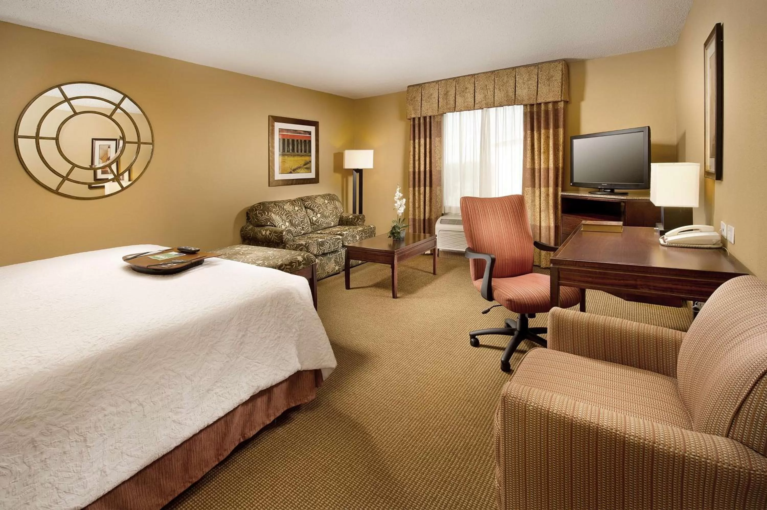 Bedroom, Bed in Hampton Inn and Suites San Antonio Airport