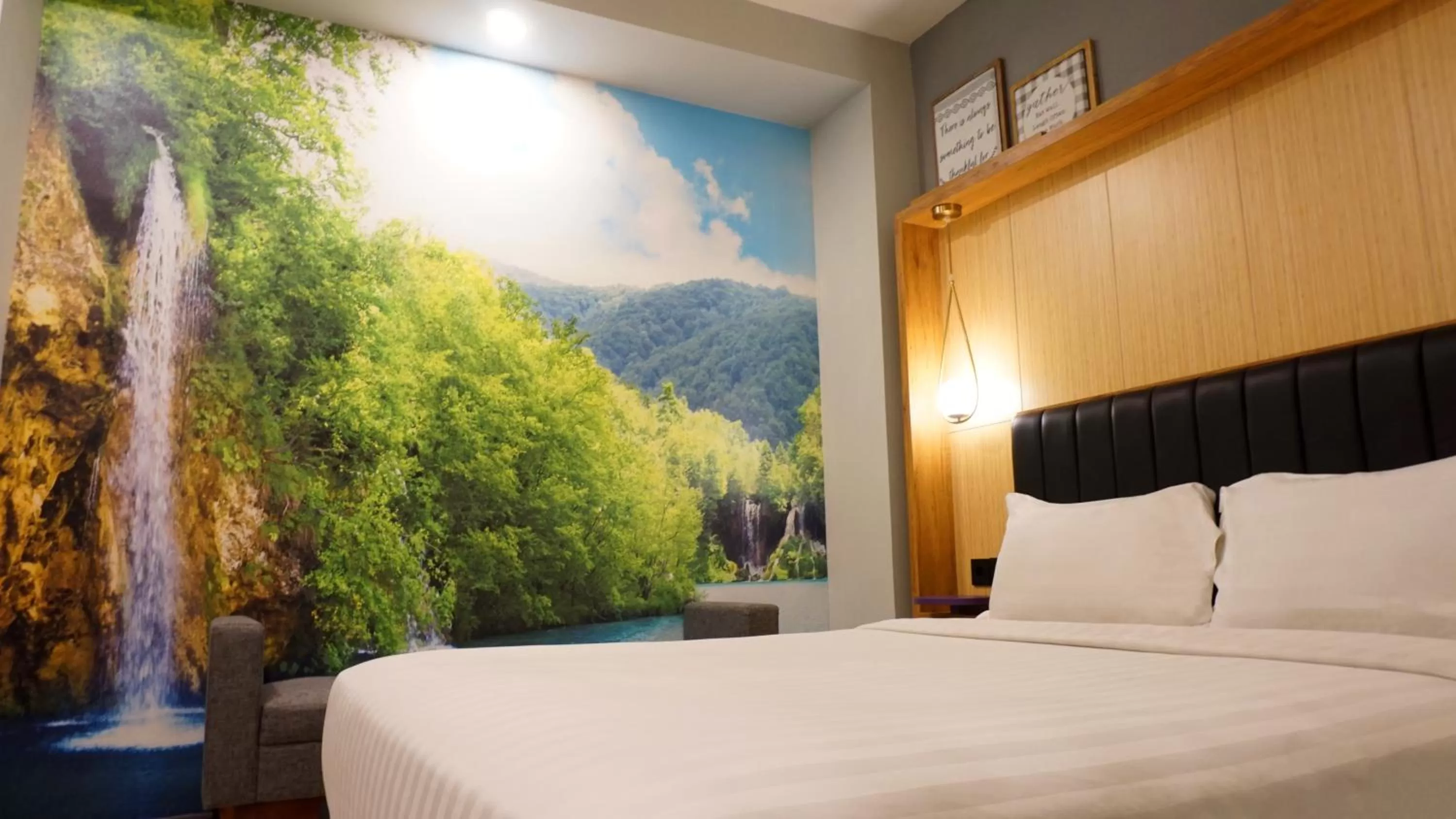 Standard King Room in Oak Tree Urban Hotel Jakarta