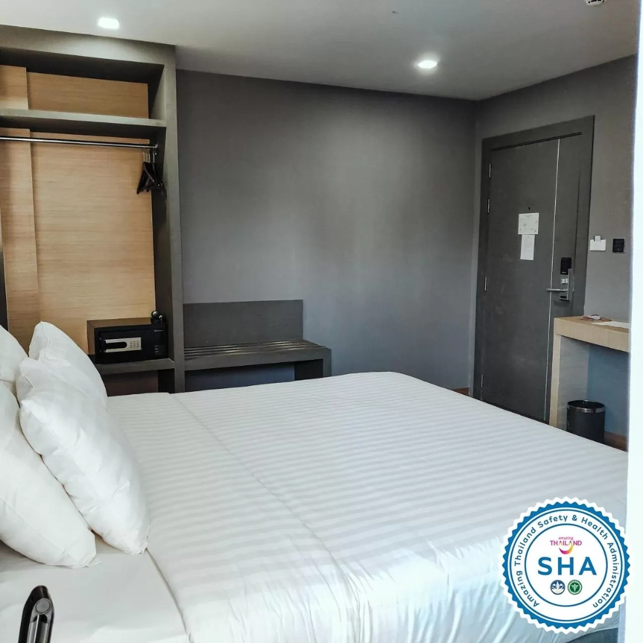 Bedroom in Hyde Park Hotel Bangkok