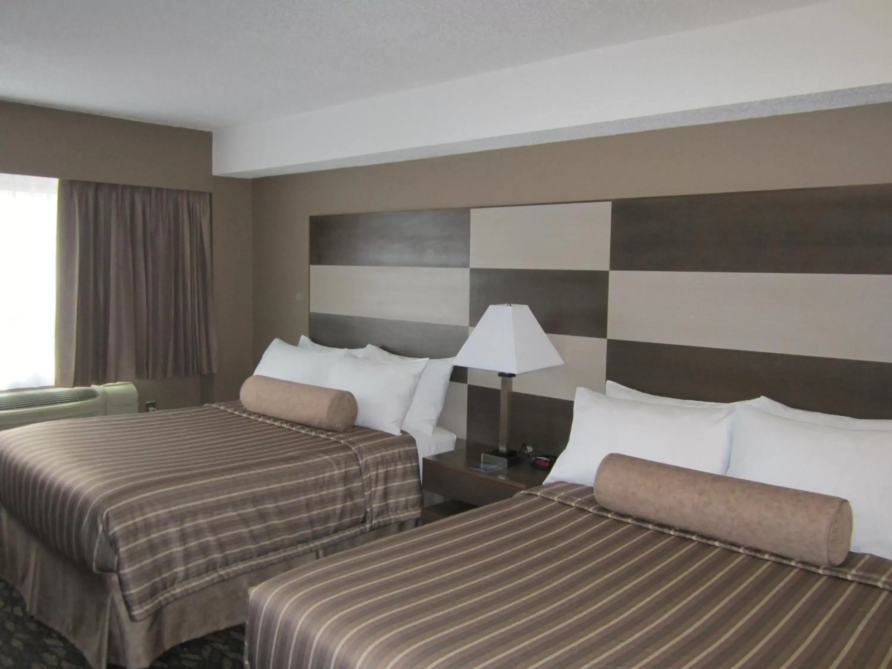 Deluxe Double Room with Two Double Beds - Non-Smoking in Travelodge by Wyndham Prince George Deluxe Double Room with Two Double Beds - Non-Smoking in Travelodge by Wyndham Prince George