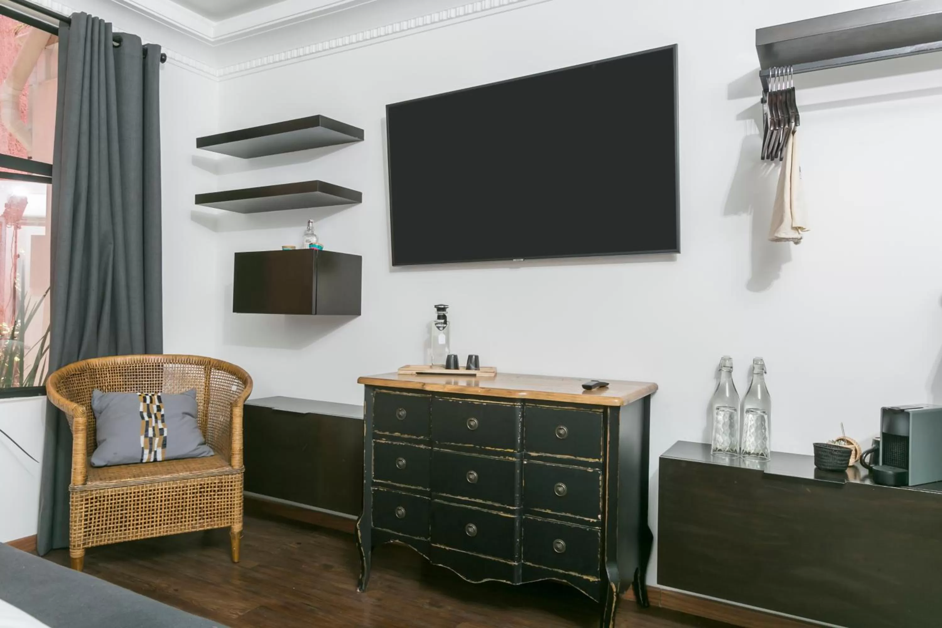 TV and multimedia in Orchid House Mexico City