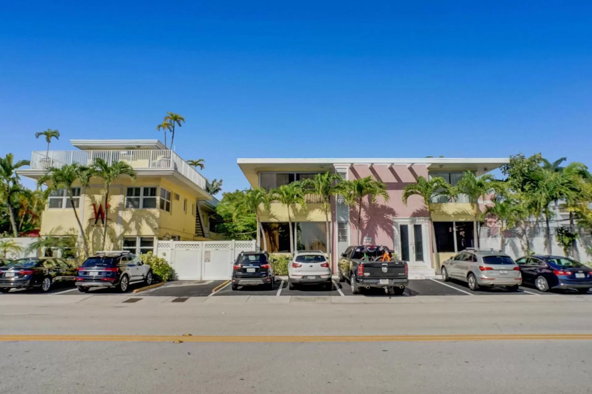 Facade/entrance, Property Building in The Worthington Resorts - Clothing Optional - Men Only - Solo hombres