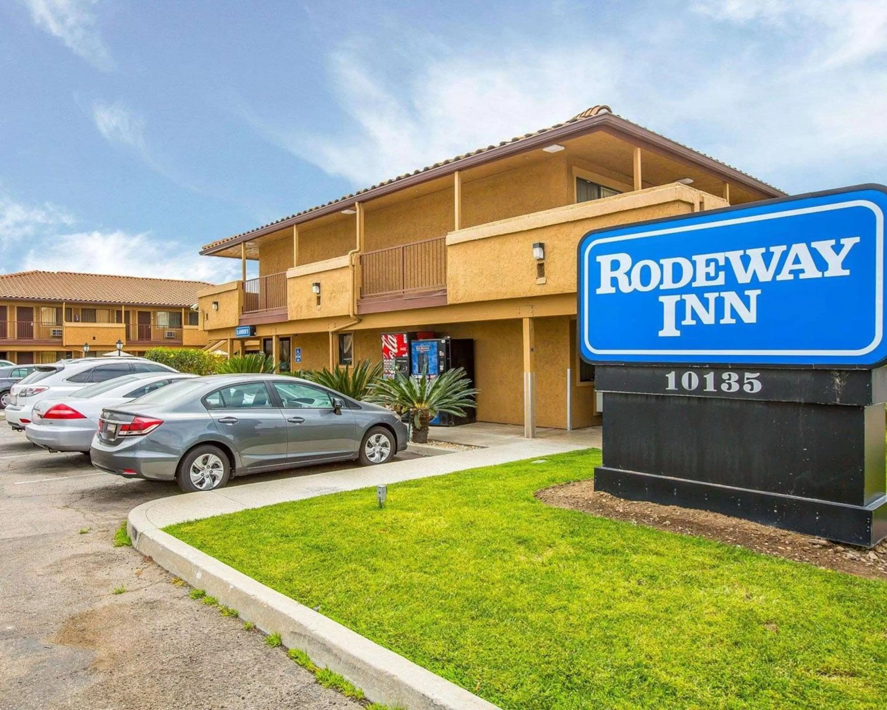 Property building in Rodeway Inn Santee San Diego East