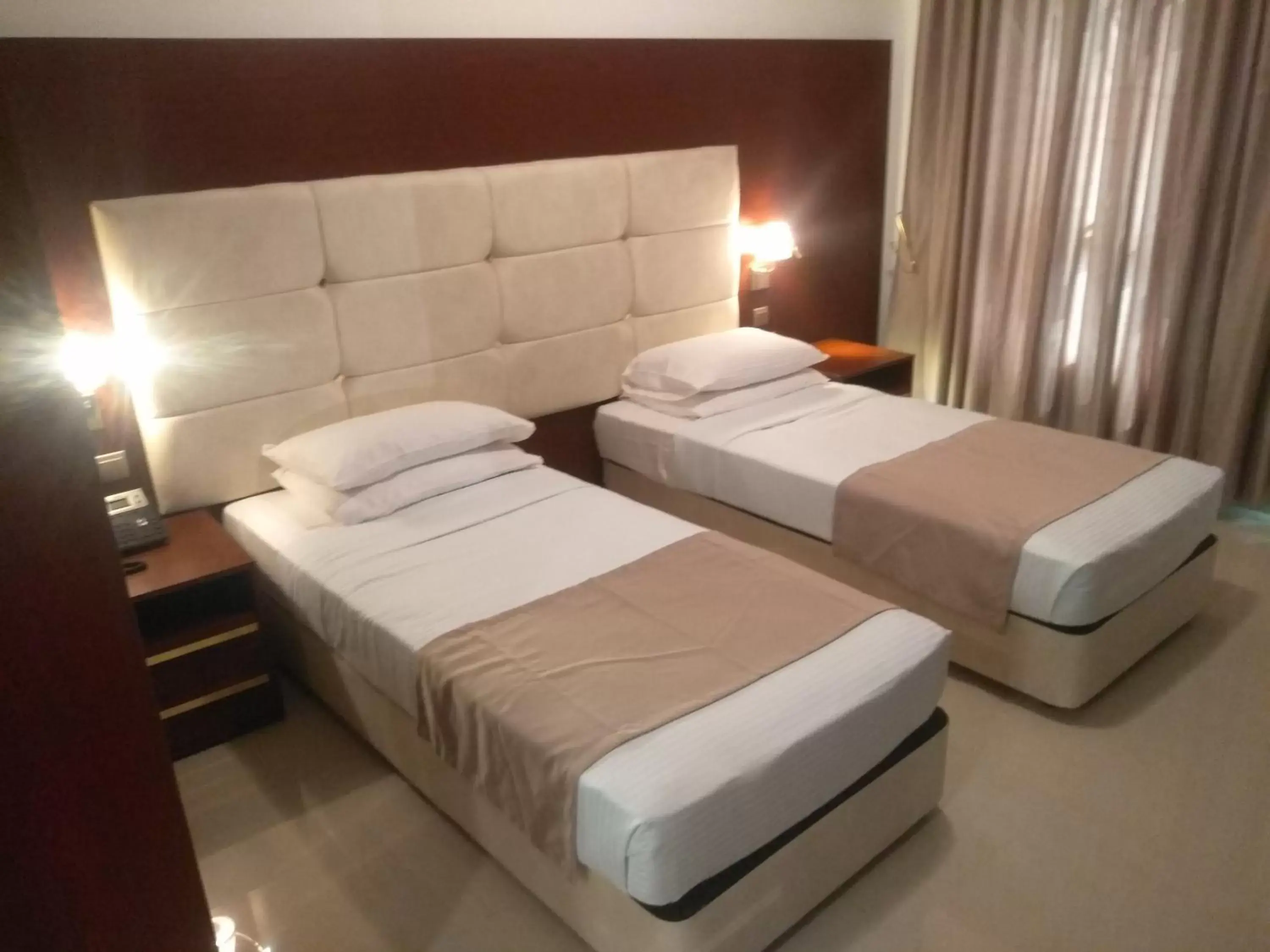 Deluxe Twin Room in Golden Airport Hotel Deluxe Twin Room in Golden Airport Hotel