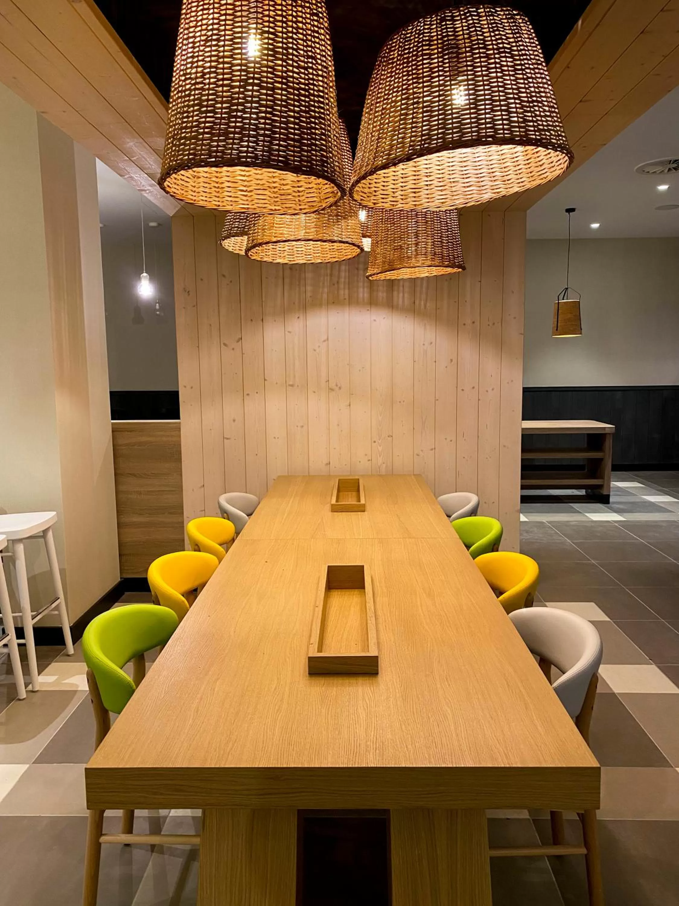 Lounge or bar in Campanile Caldas da Rainha