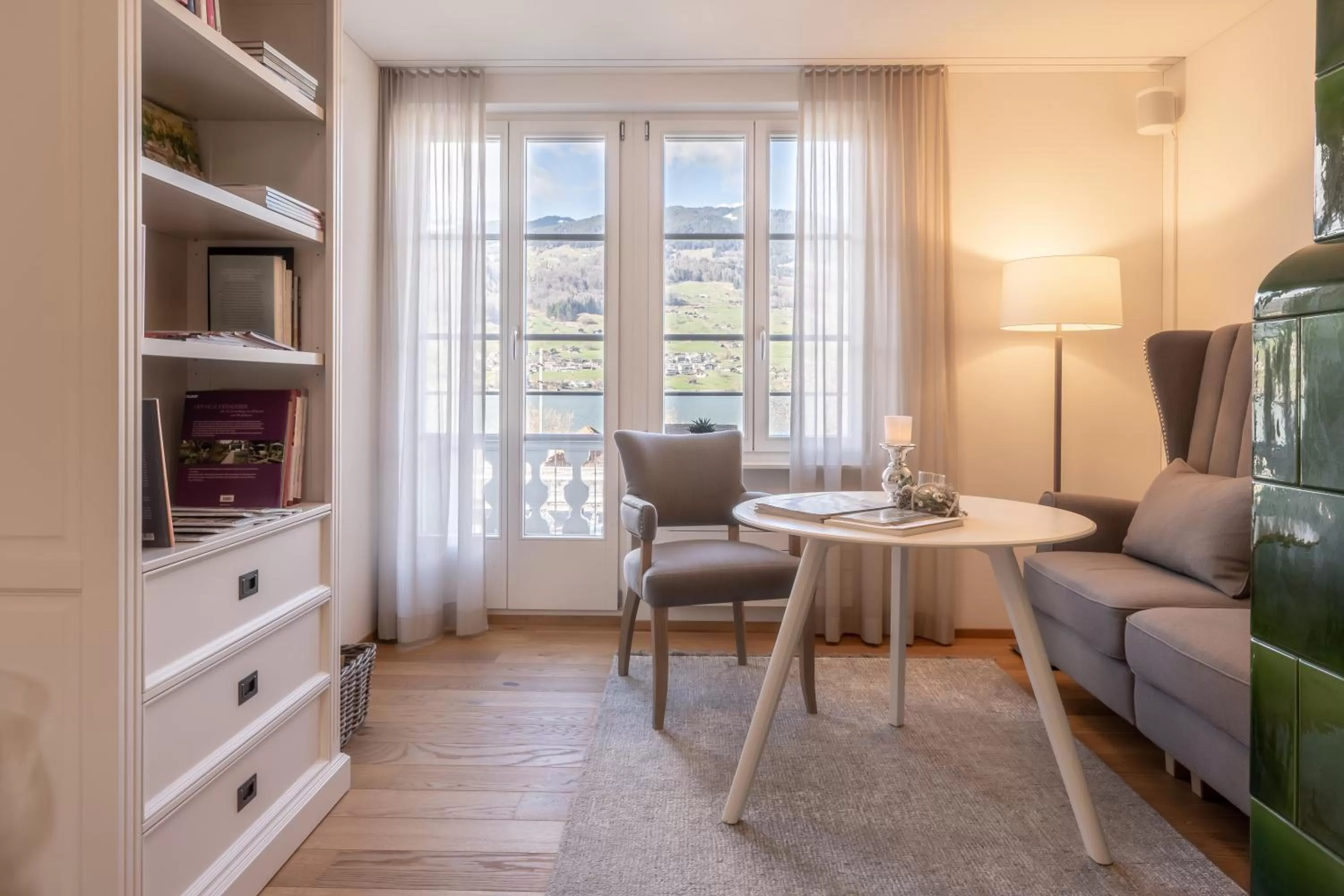 Library in Verena's Boutique Villa au lac