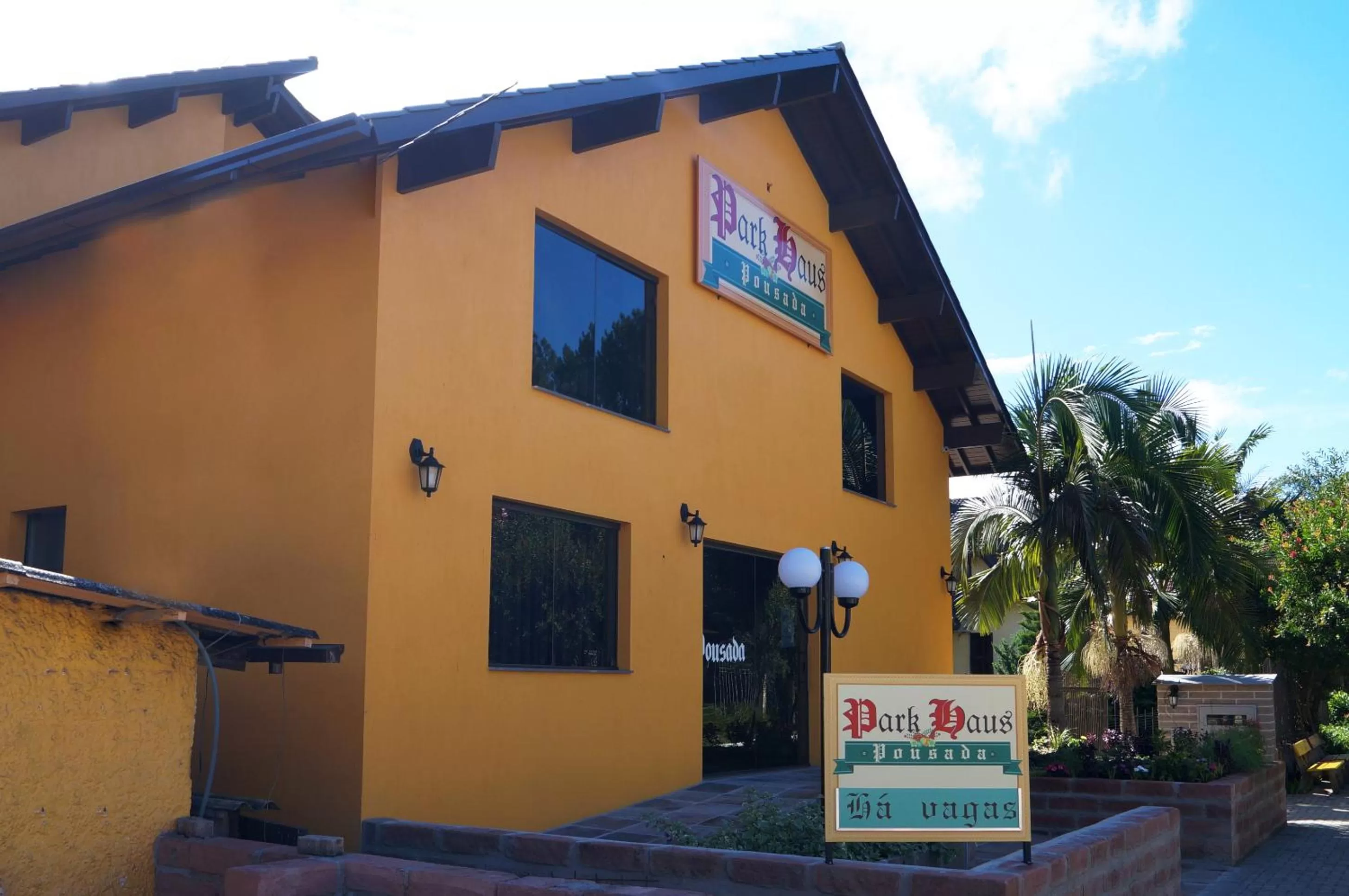 Facade/entrance, Property Building in Hotel Park Haus