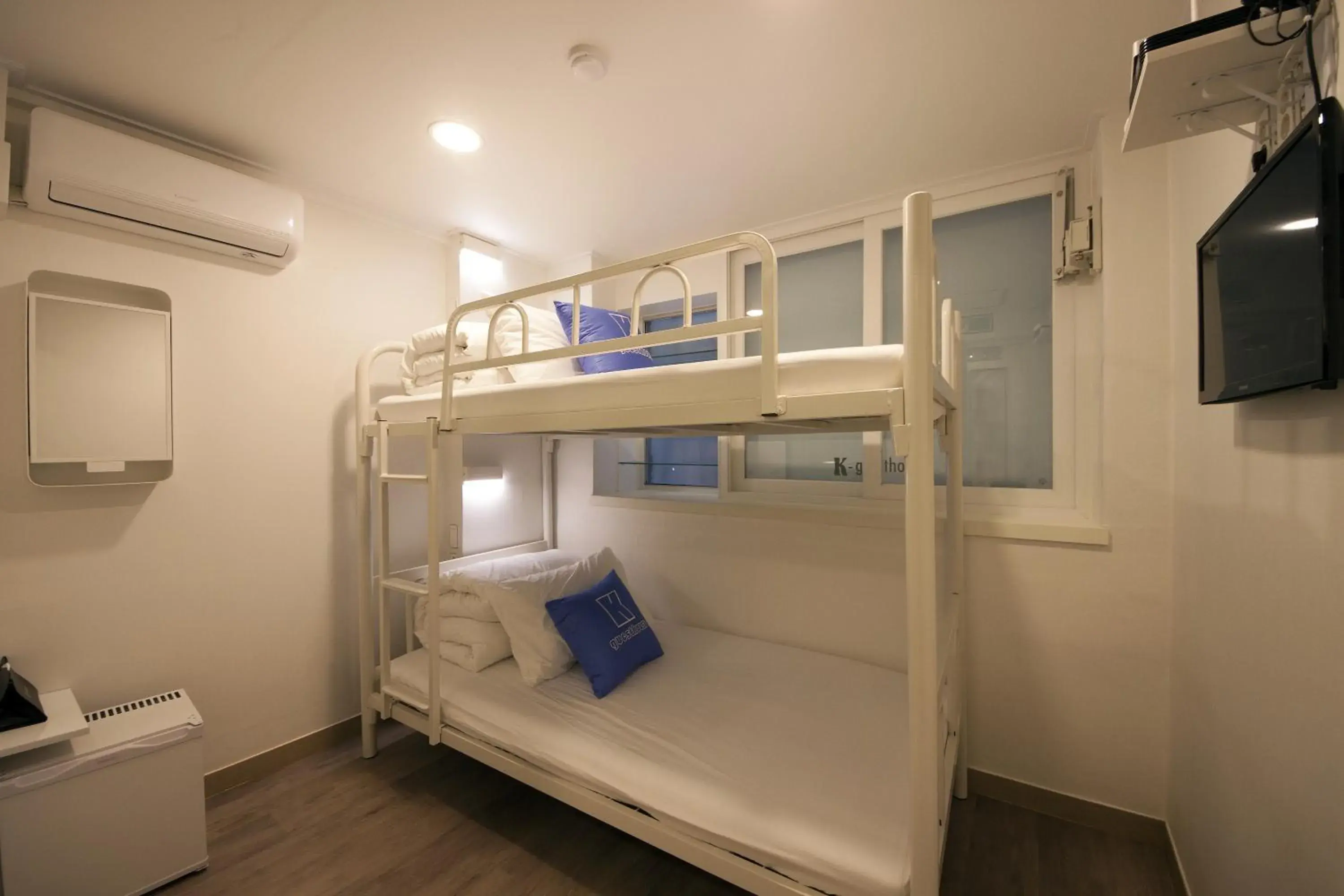 Twin Room with Bunk Beds in K-Guesthouse Myeongdong 1 Twin Room with Bunk Beds in K-Guesthouse Myeongdong 1