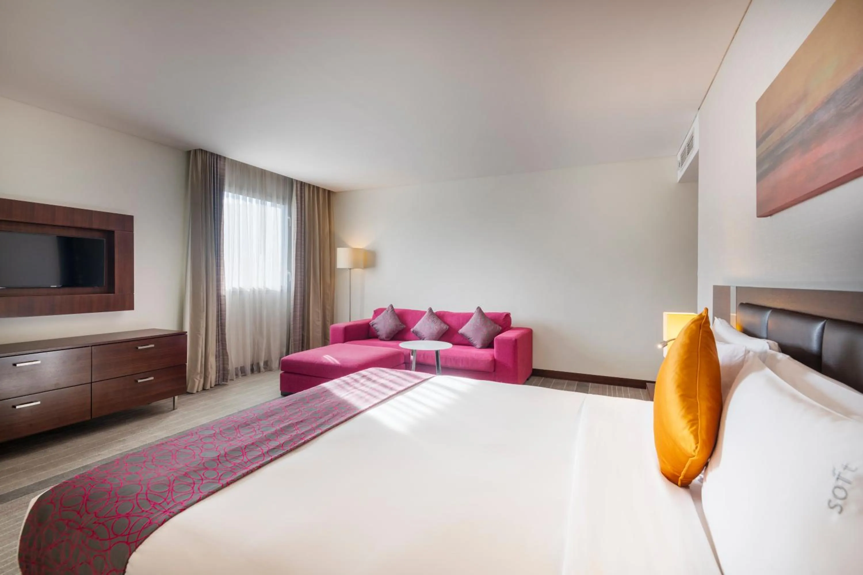 Photo of the whole room, Bed in Holiday Inn Muscat AlSeeb by IHG