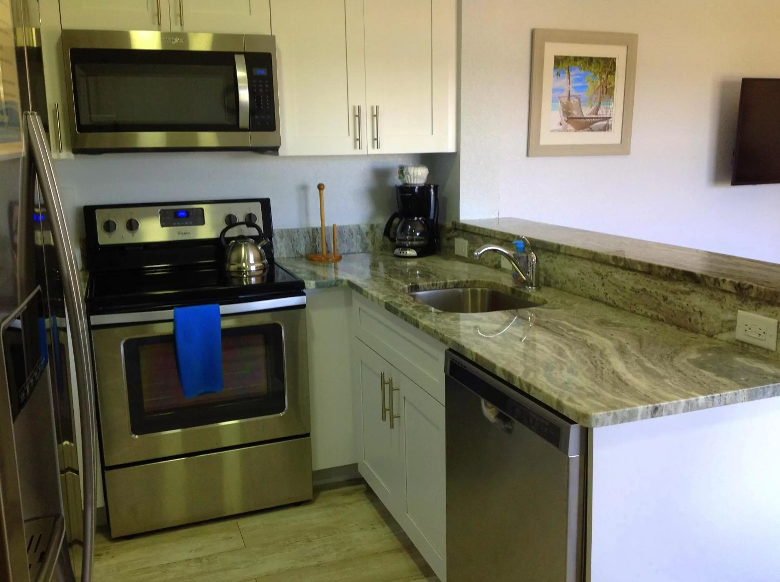 Kitchen or kitchenette in Vistalmar Beach Resort