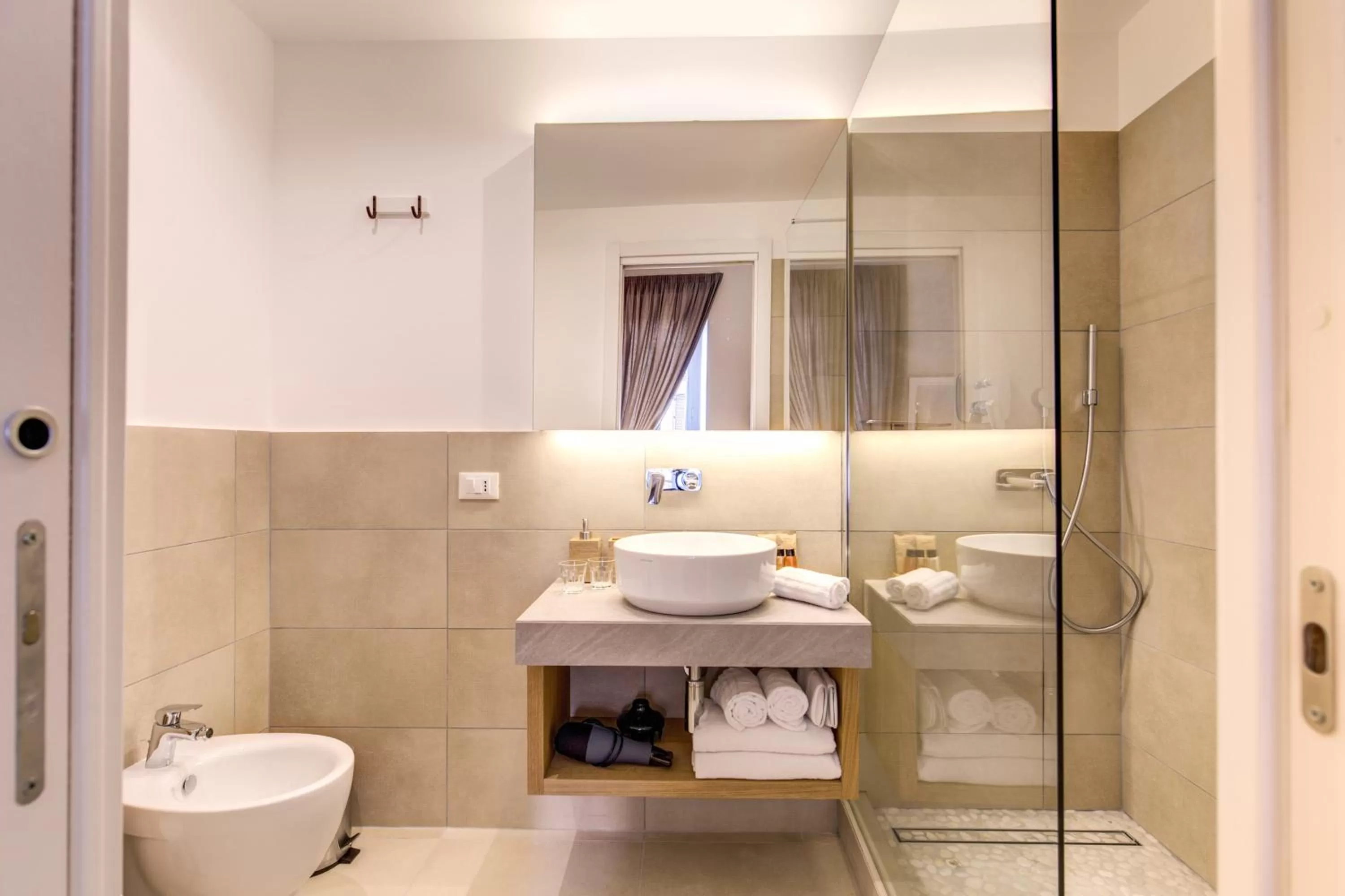 Shower in The Spanish Suite Campo de' Fiori