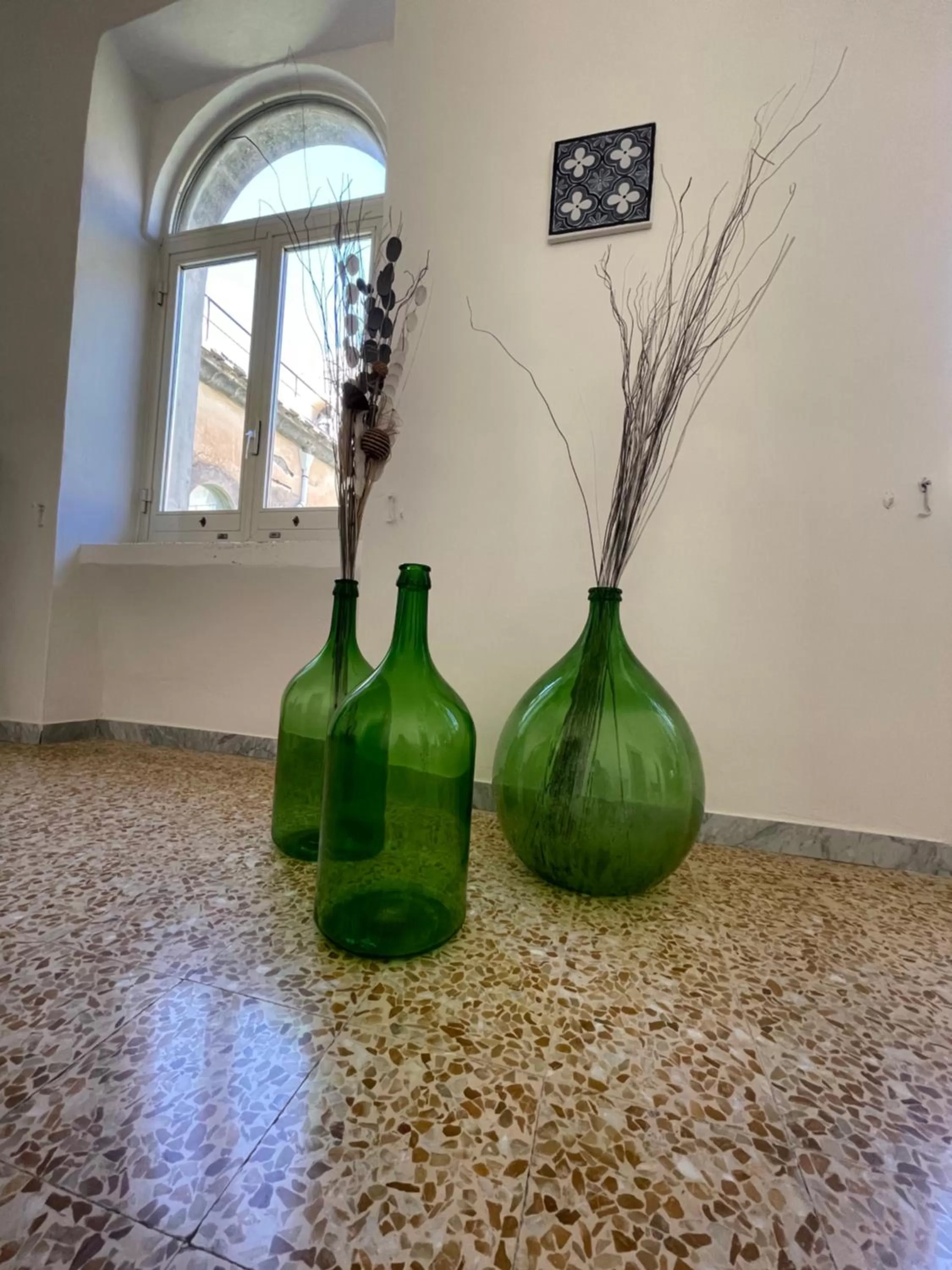 Decorative detail in Il Chiostro