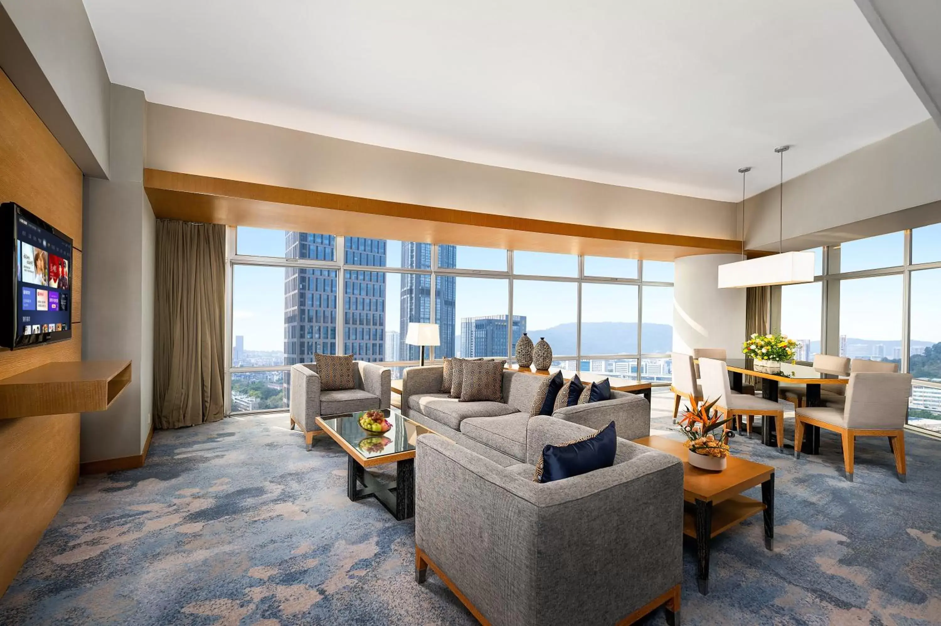 Deluxe Suite in Jianguo Hotel Guangzhou Deluxe Suite in Jianguo Hotel Guangzhou