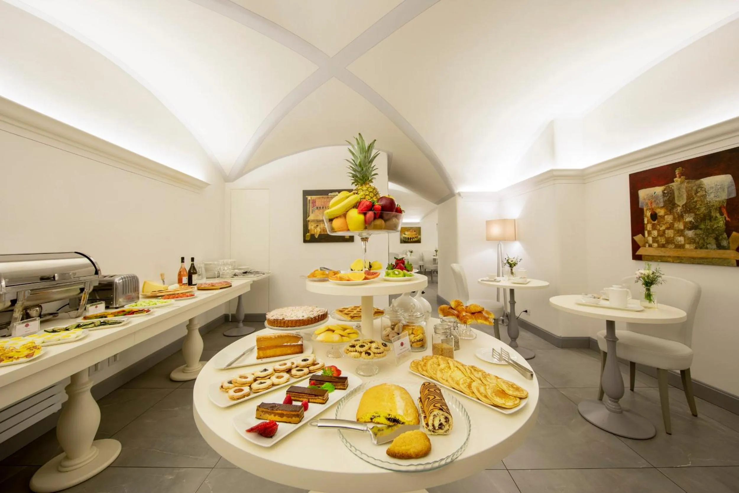 Breakfast in Hotel Touring