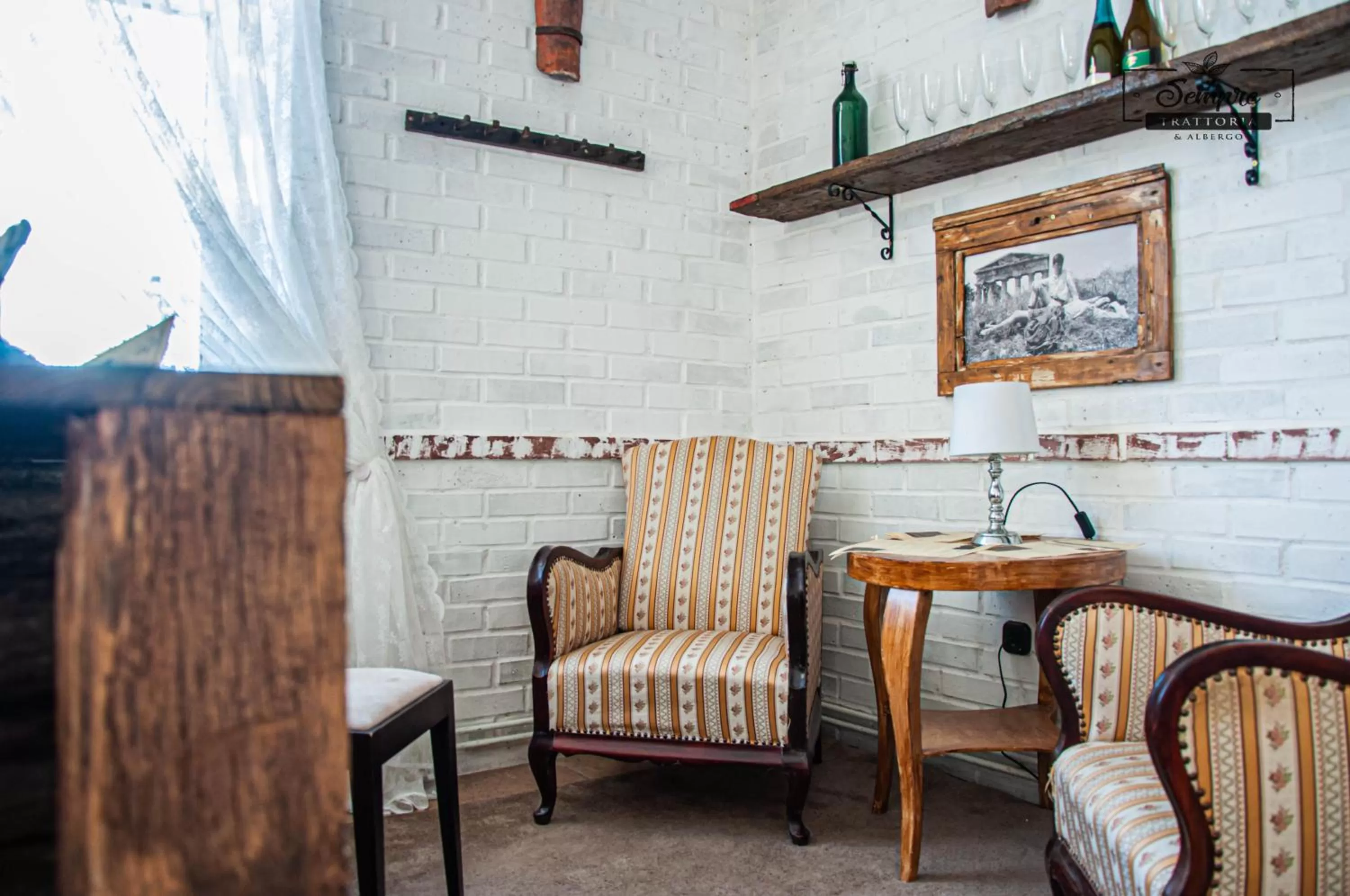 Seating Area in Sempre Étterem És Panzió