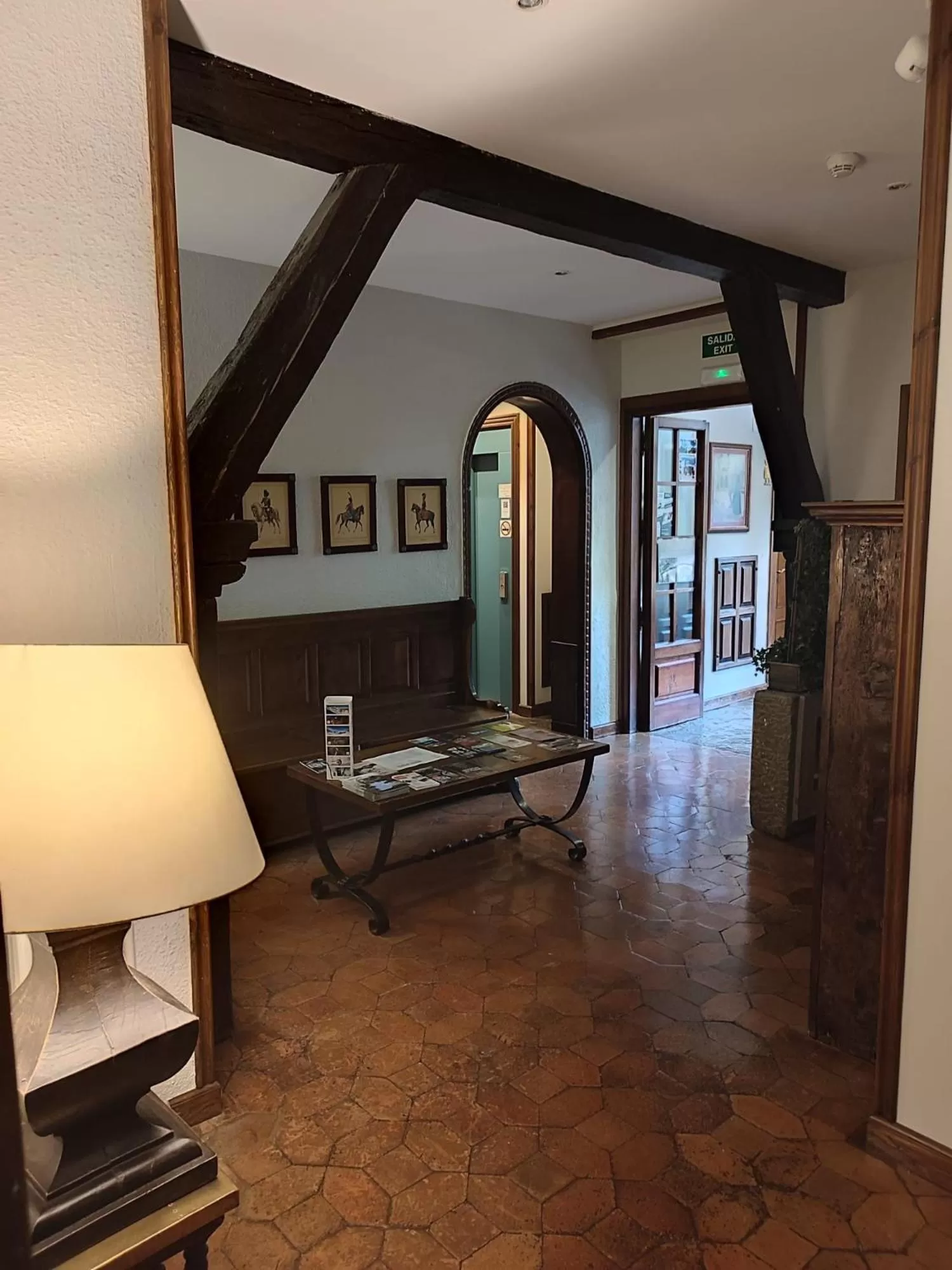 Seating area in Conde Aznar