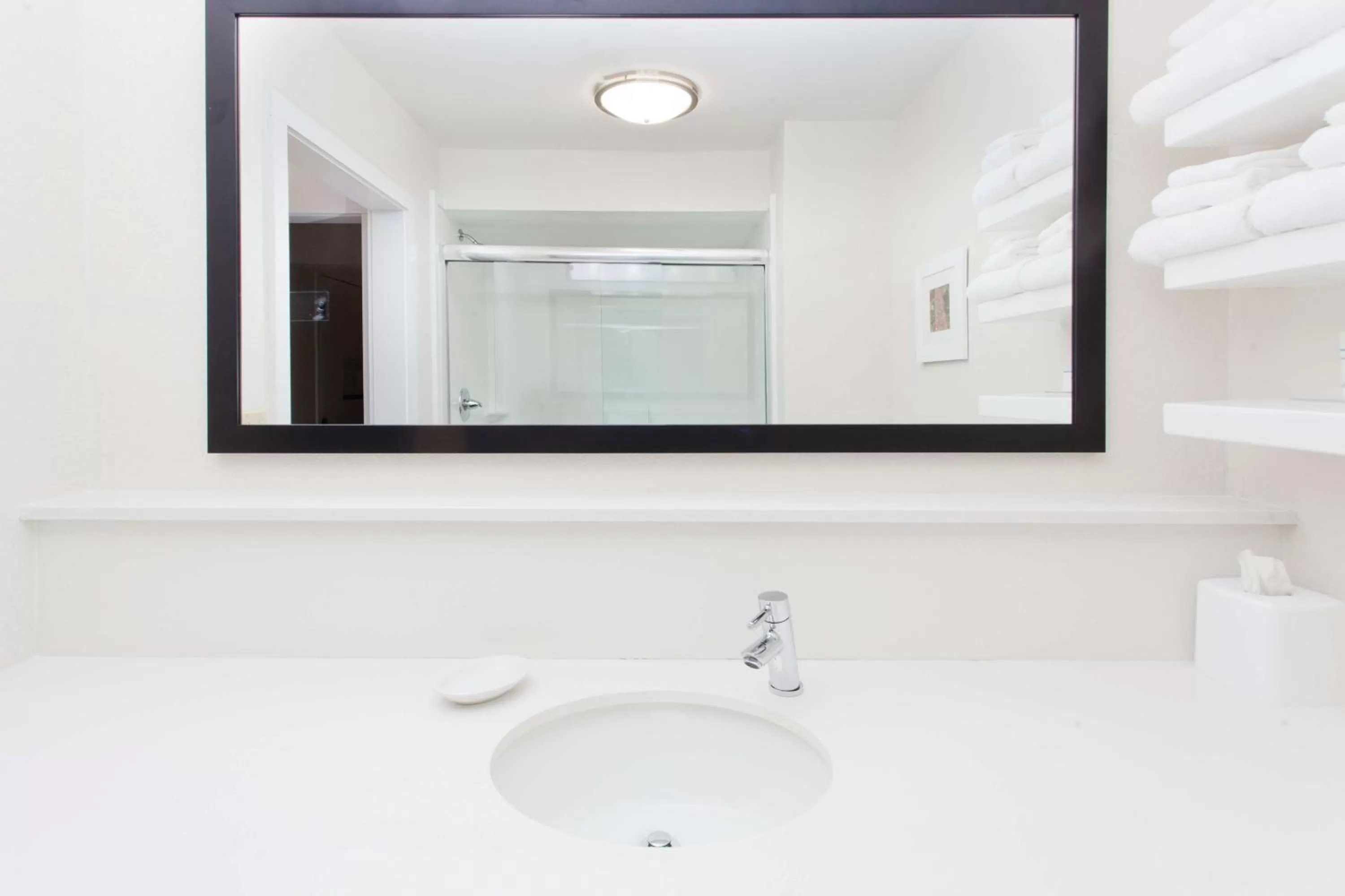 Bathroom in Hampton Inn Bremen