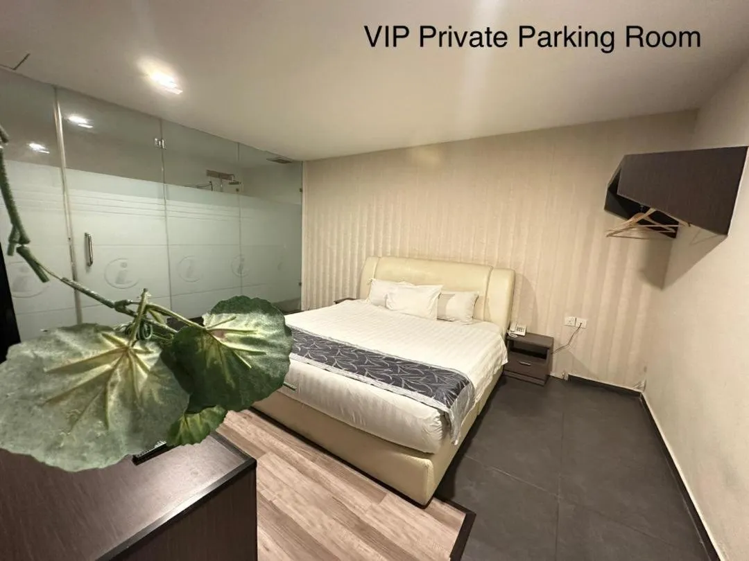 Photo of the whole room, Bed in I Garden Hotel