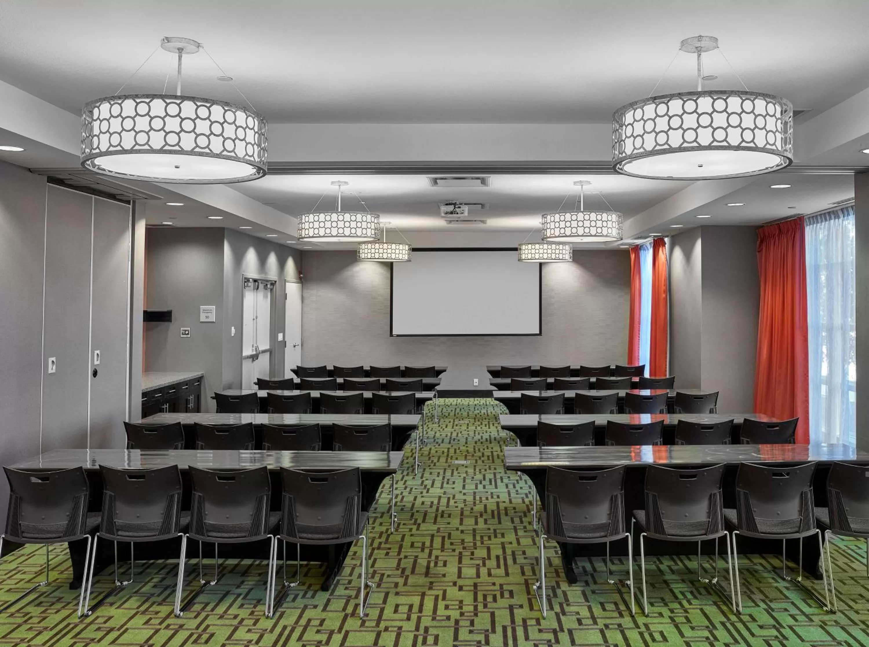 Meeting/conference room in Hampton Inn by Hilton Calgary Airport North