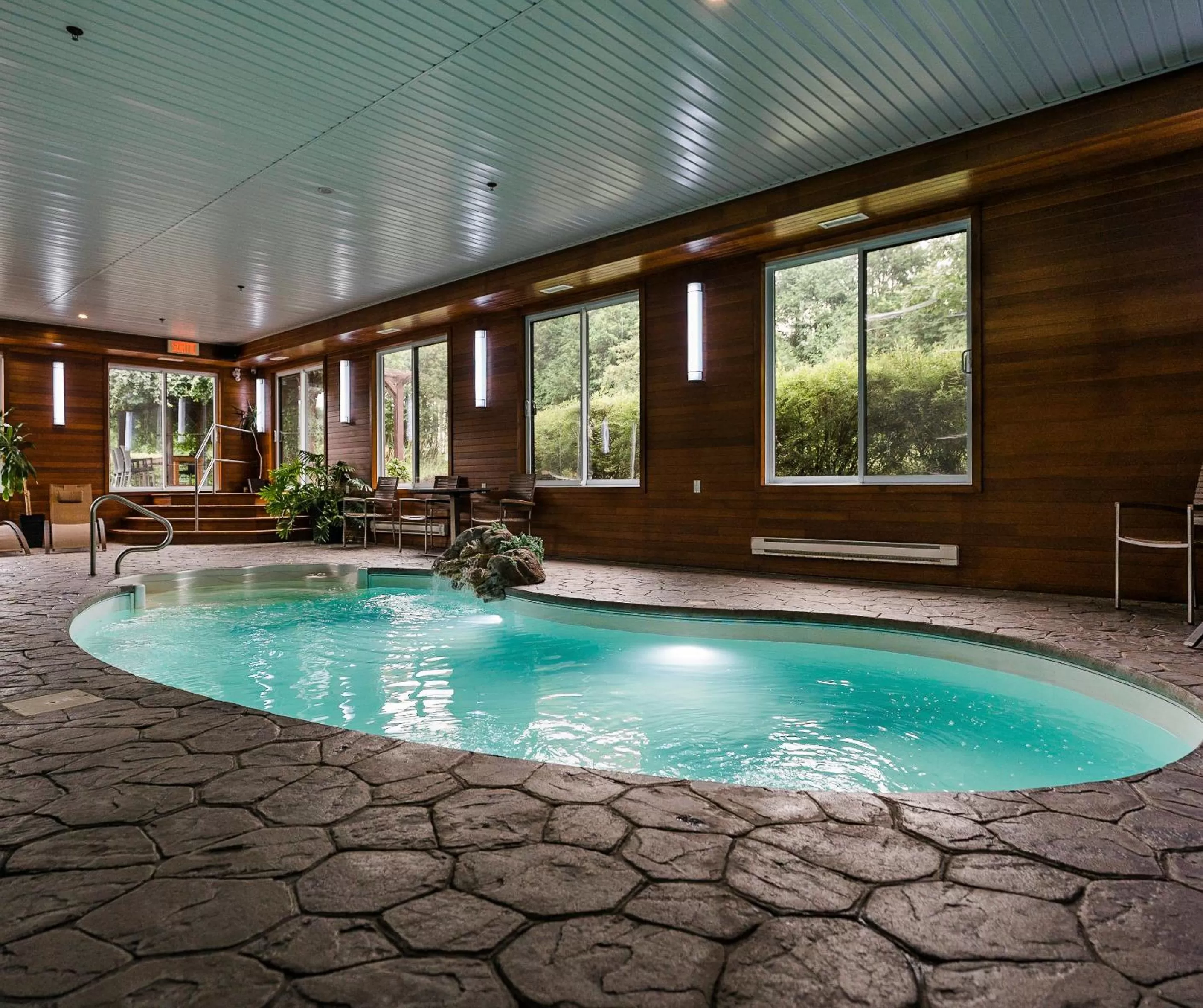 Swimming pool in Hotel Montfort