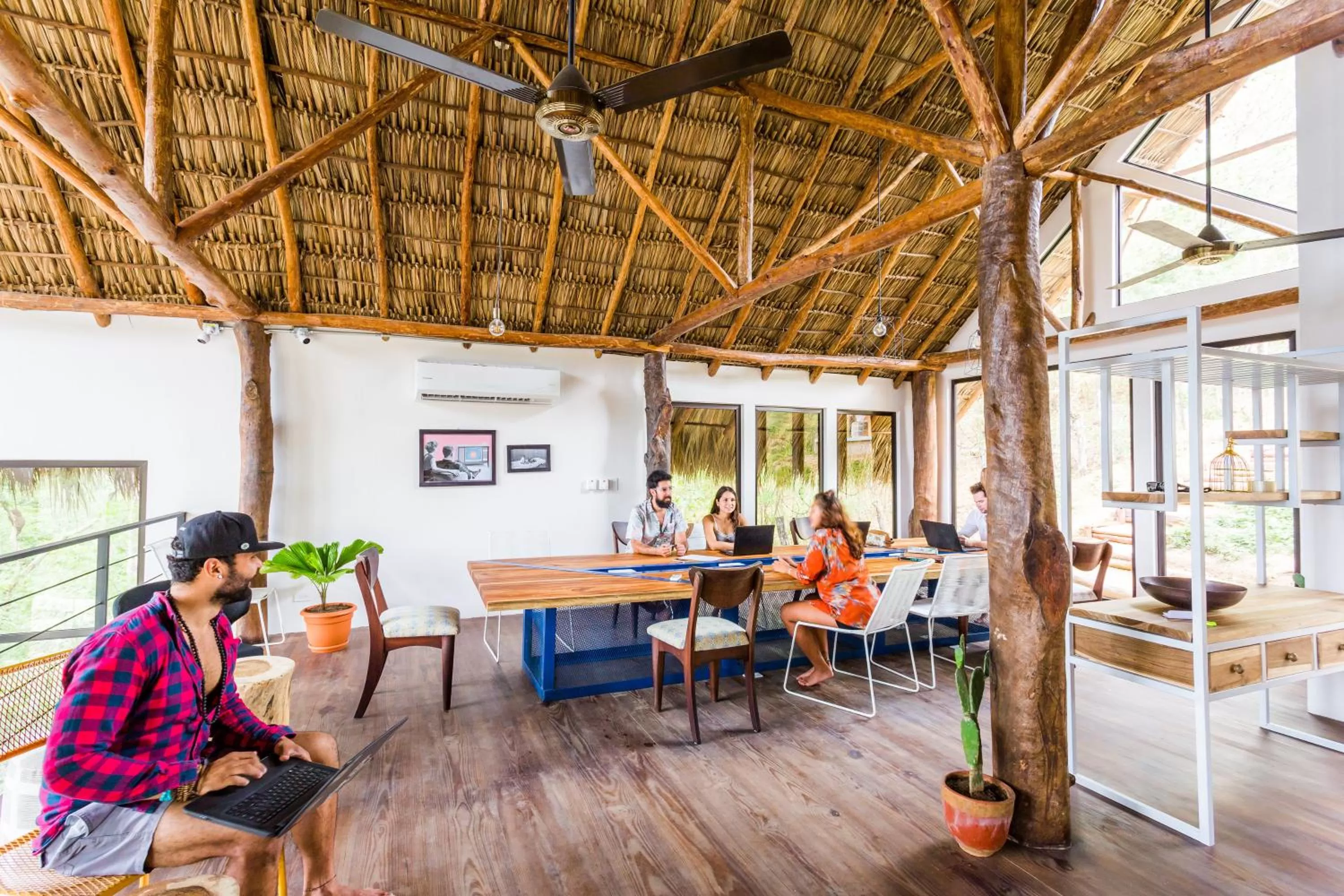 People in Selina Maderas