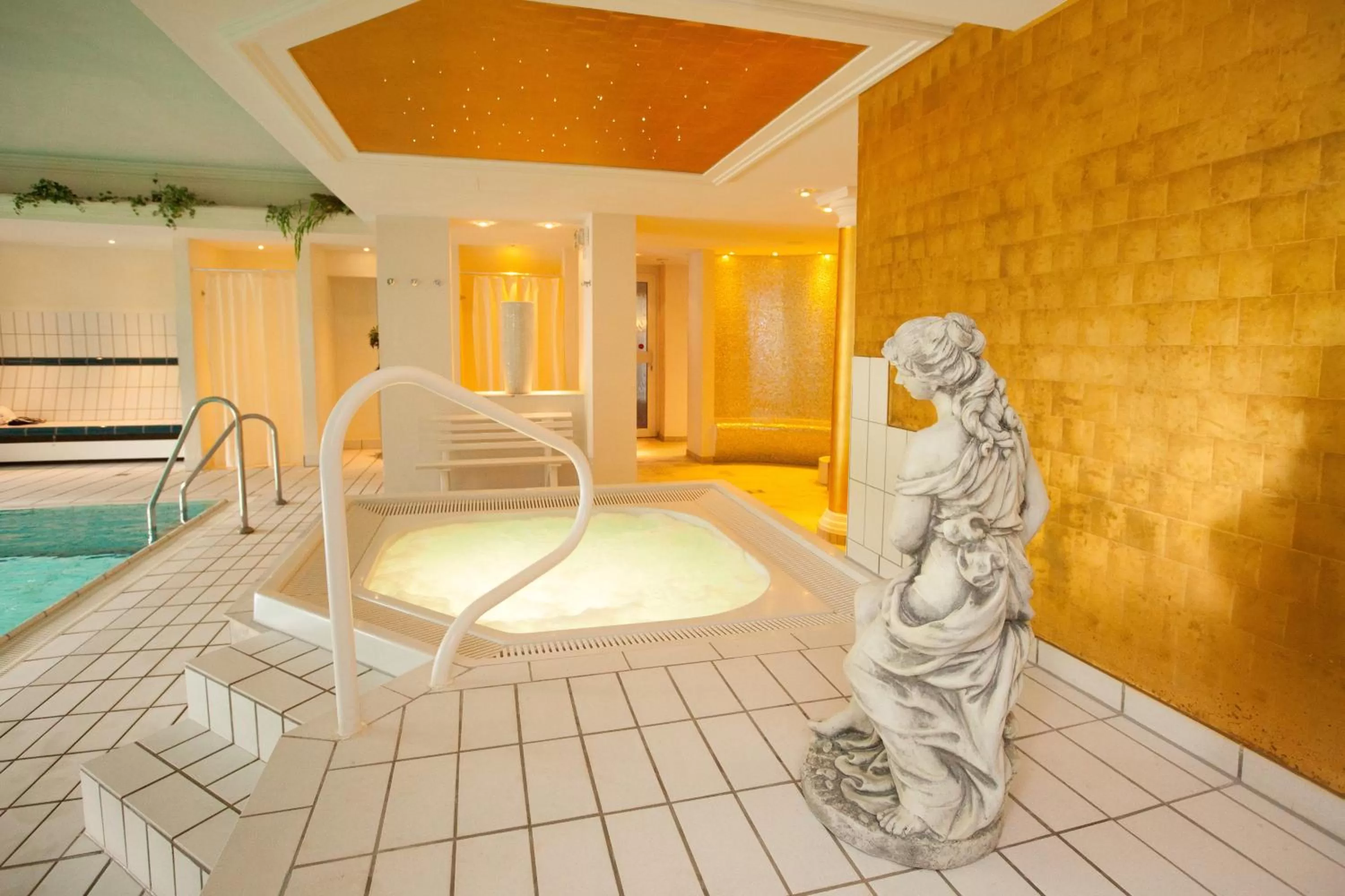 Hot Tub, Bunk Bed in Ferienhotel Haus Becker