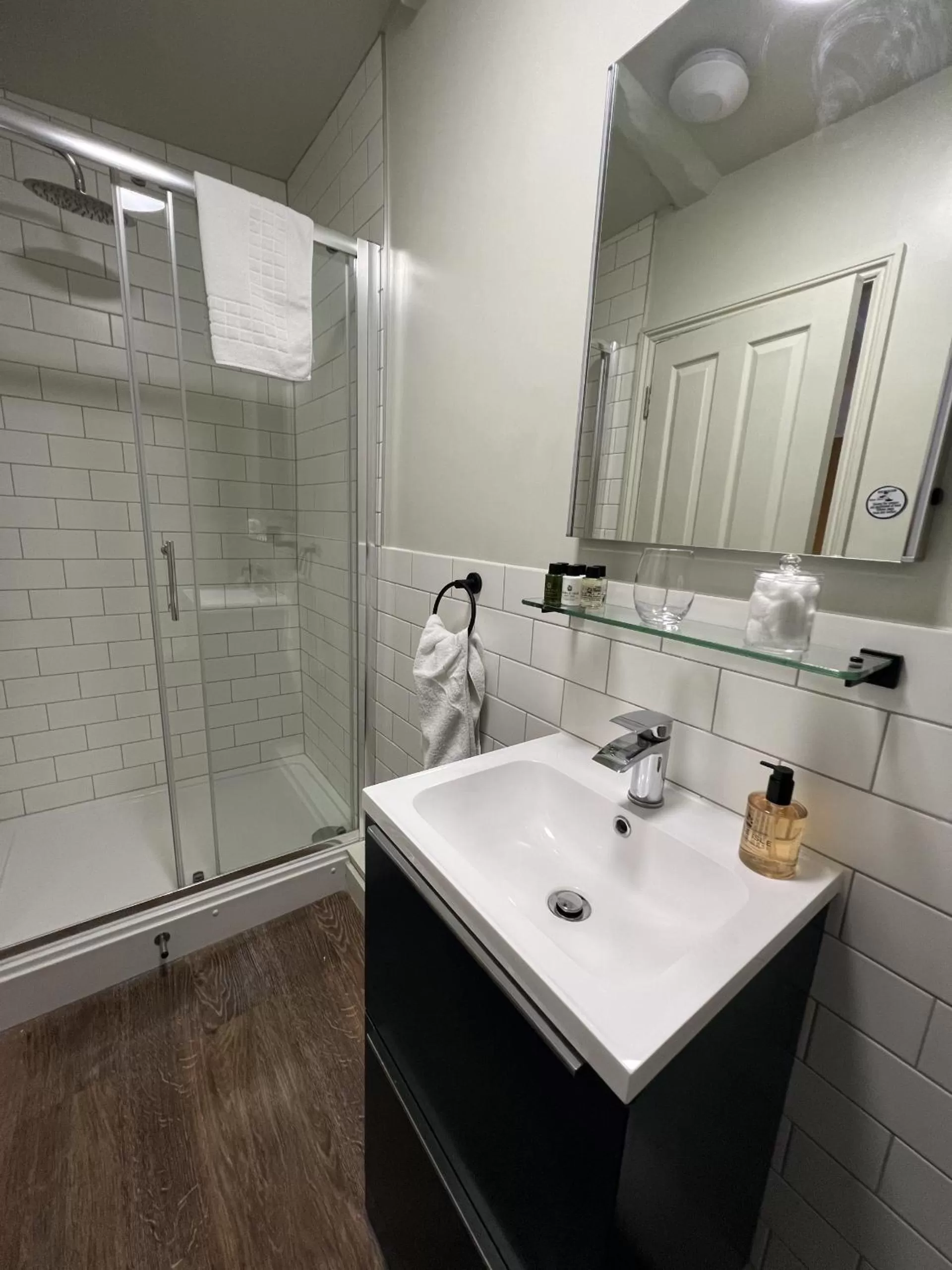 Bathroom in The Crown Inn at Benson