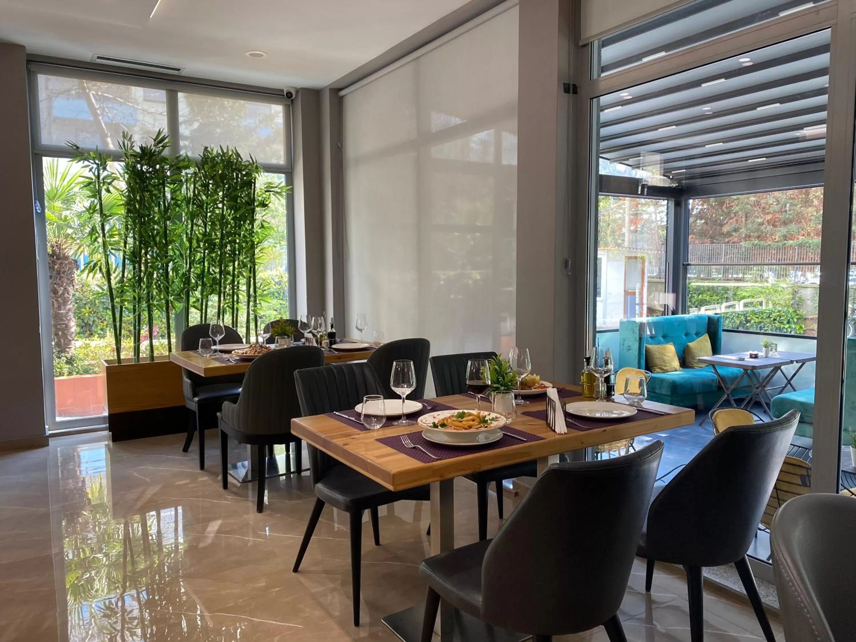 Restaurant/places to eat in Doanesia Premium Hotel & Spa