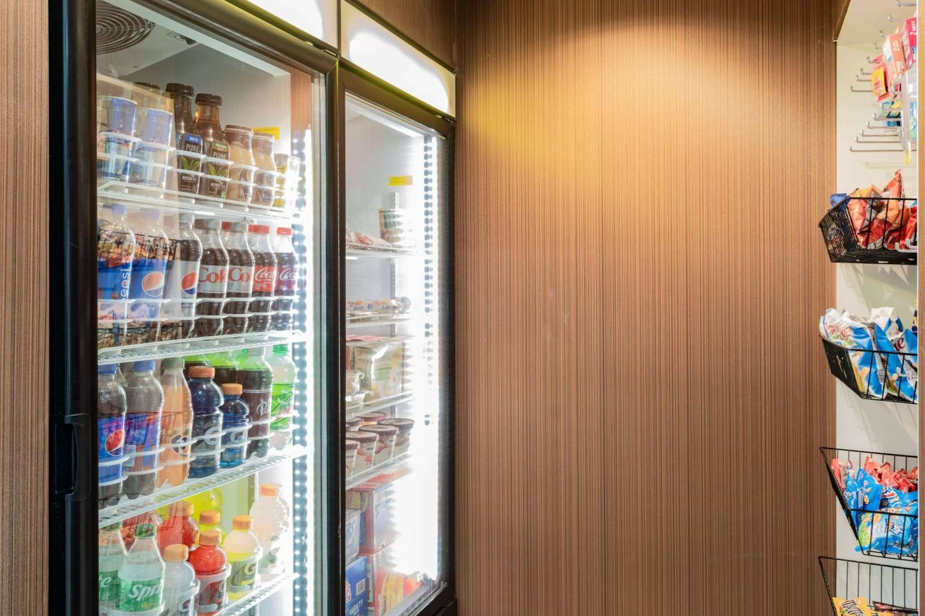 Food and drinks in Days Inn & Suites by Wyndham Niagara Falls/Buffalo