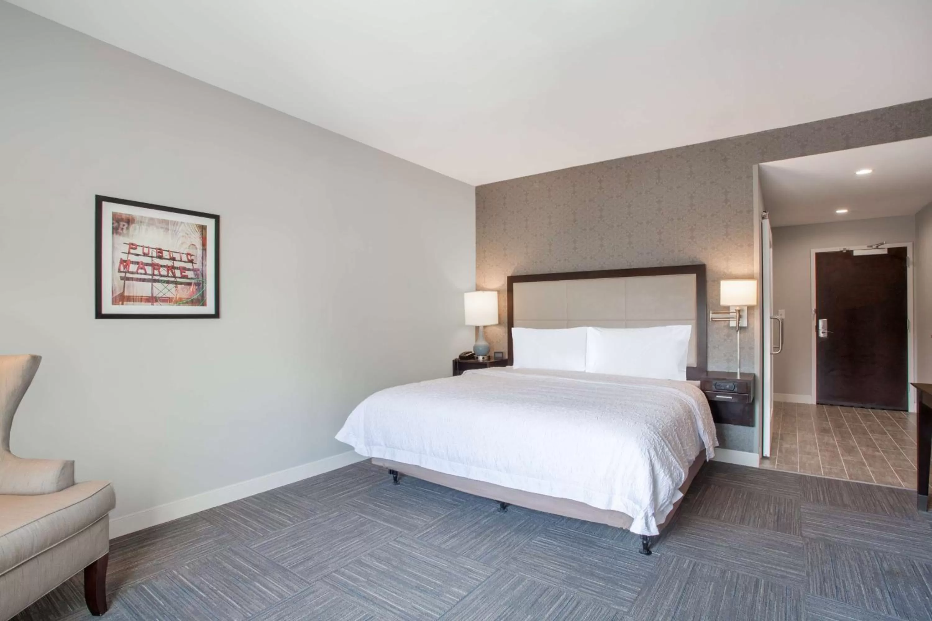 Bed in Hampton Inn Rochester Penfield, Ny