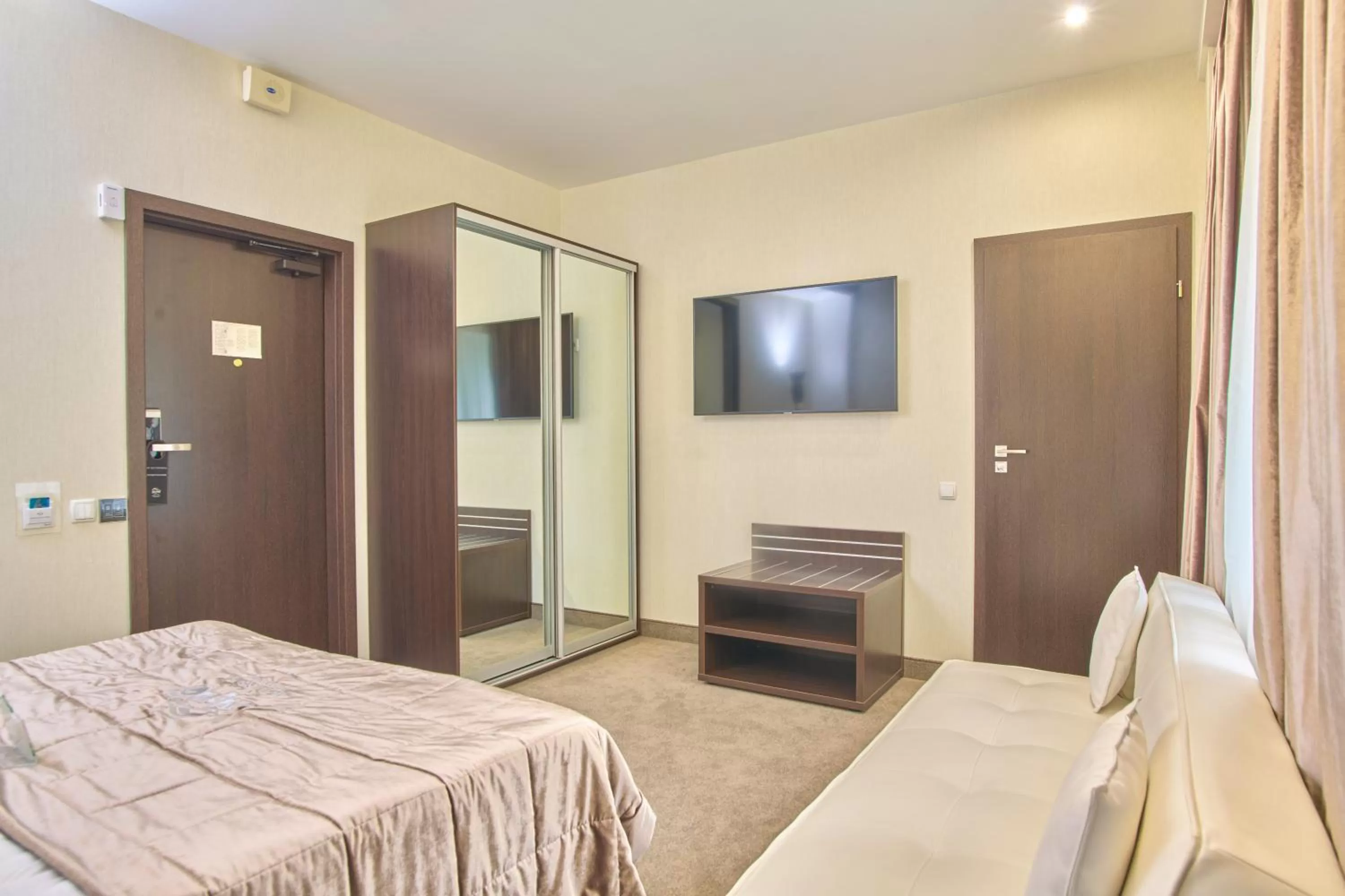 View (from property/room), TV/Entertainment Center in Hotel & Spa NEMO with dolphins