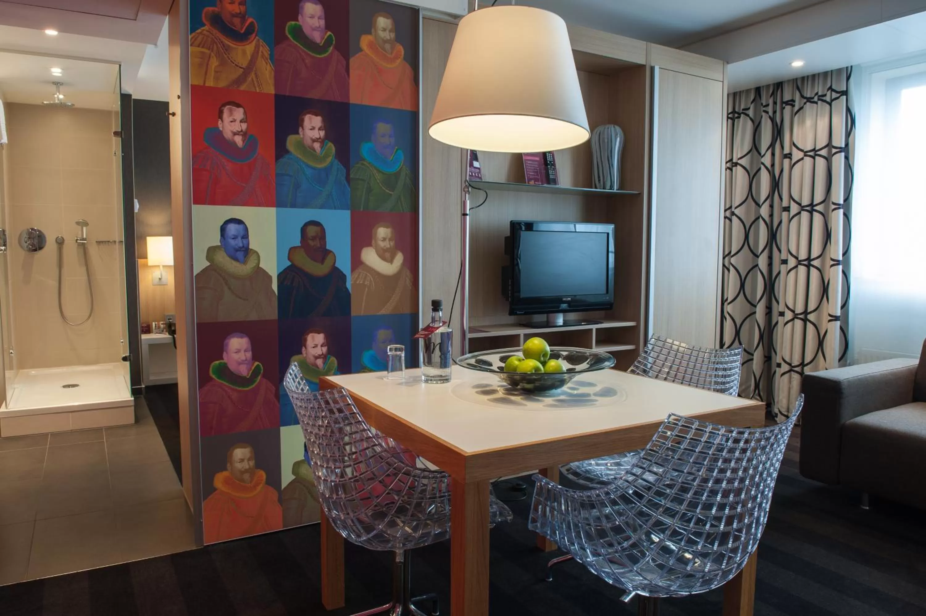 TV and multimedia in Mercure Amsterdam City Hotel