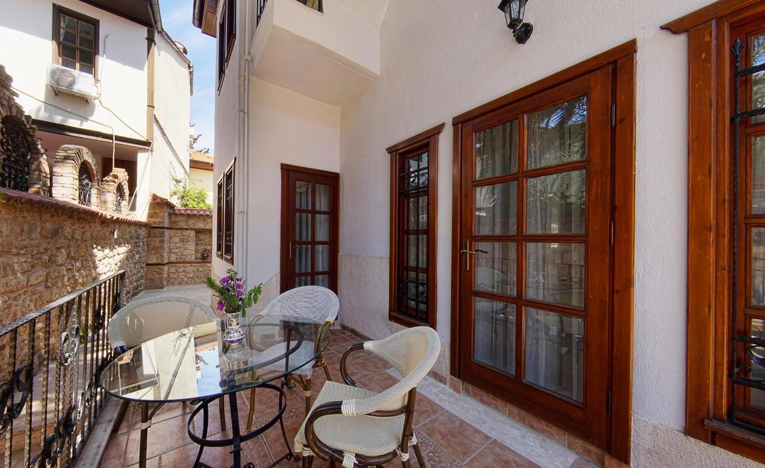 Patio in Minyon Hotel