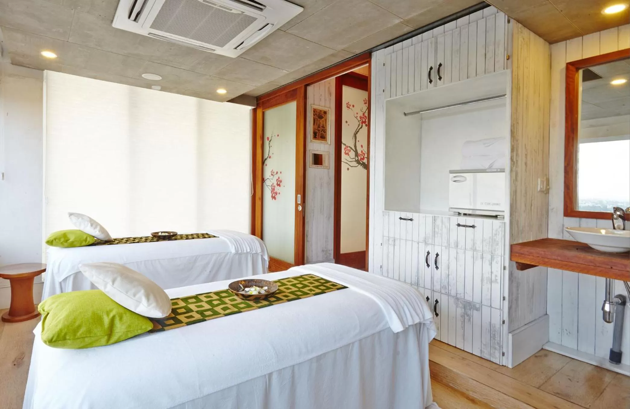 Massage, Bed in Hablis Chennai