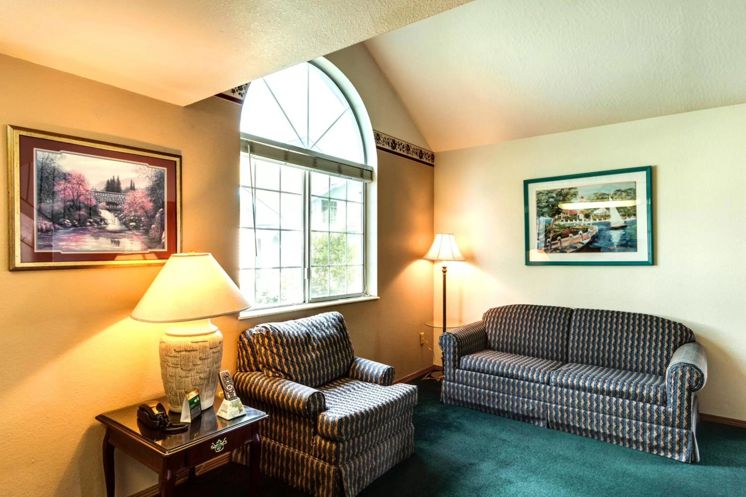 Living room, Seating Area in Turning Leaf Townhome Suites