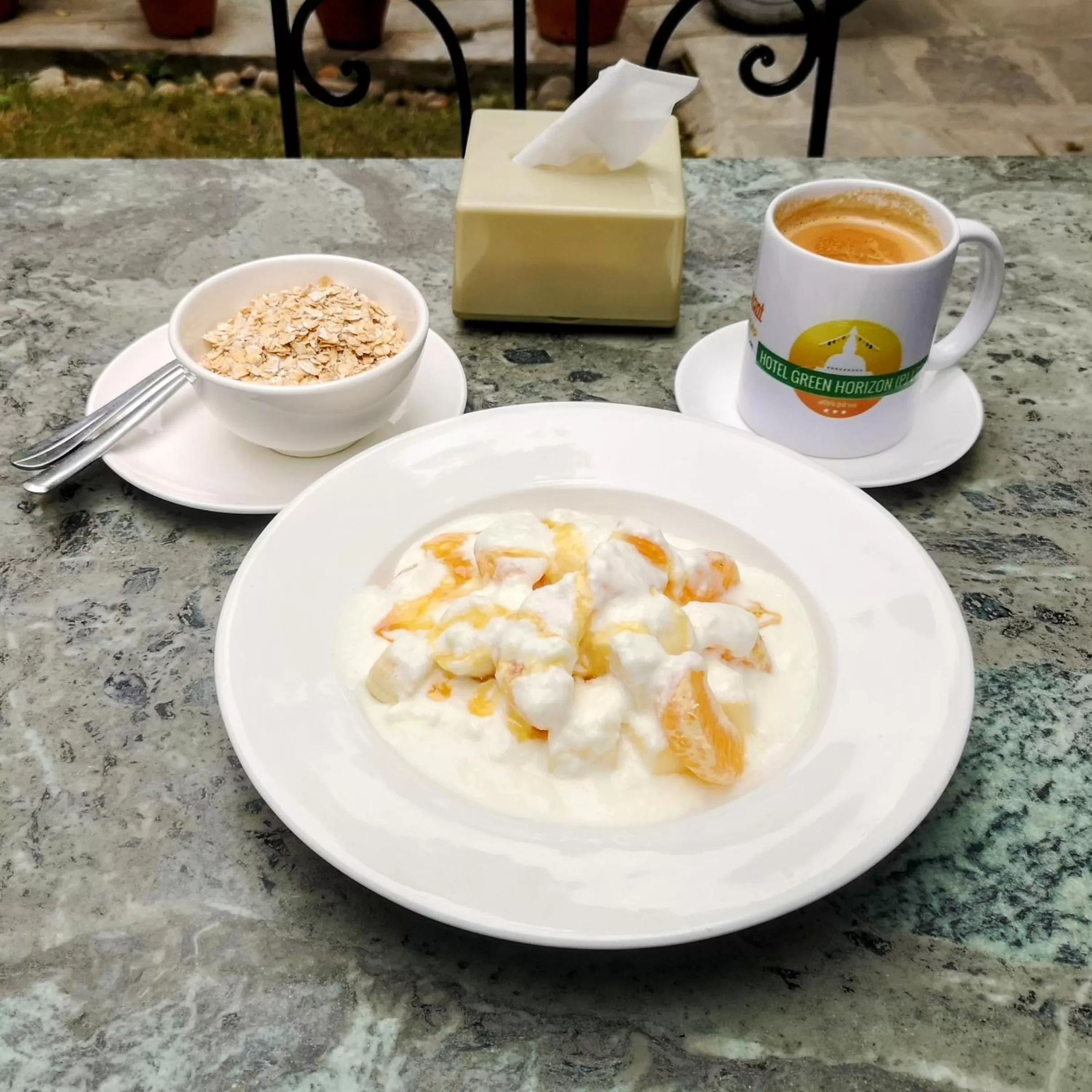 Restaurant/places to eat in Hotel Green Horizon